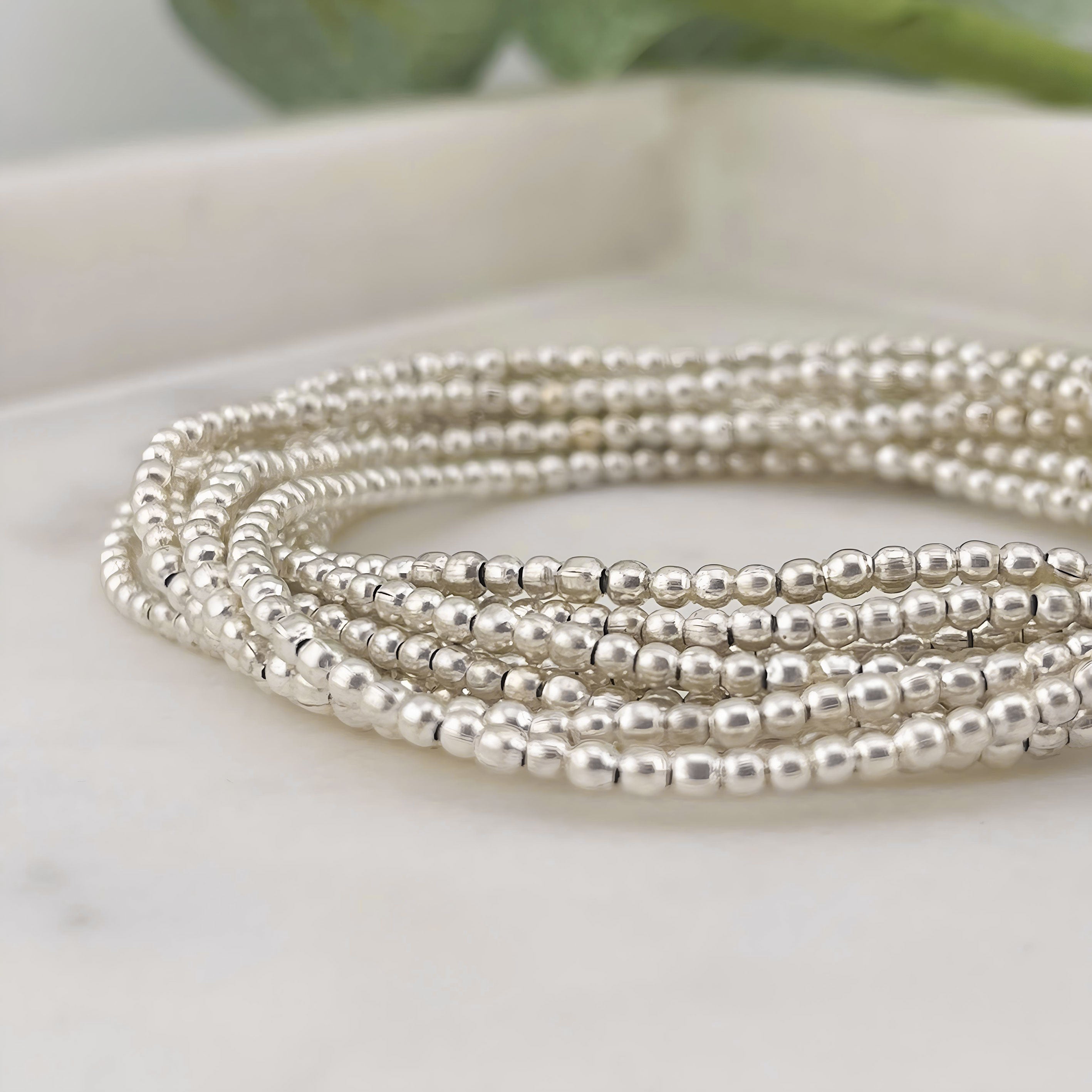 Bezauberndes 10-Strang Armband mit Silberperlen Boho-Style Gloria