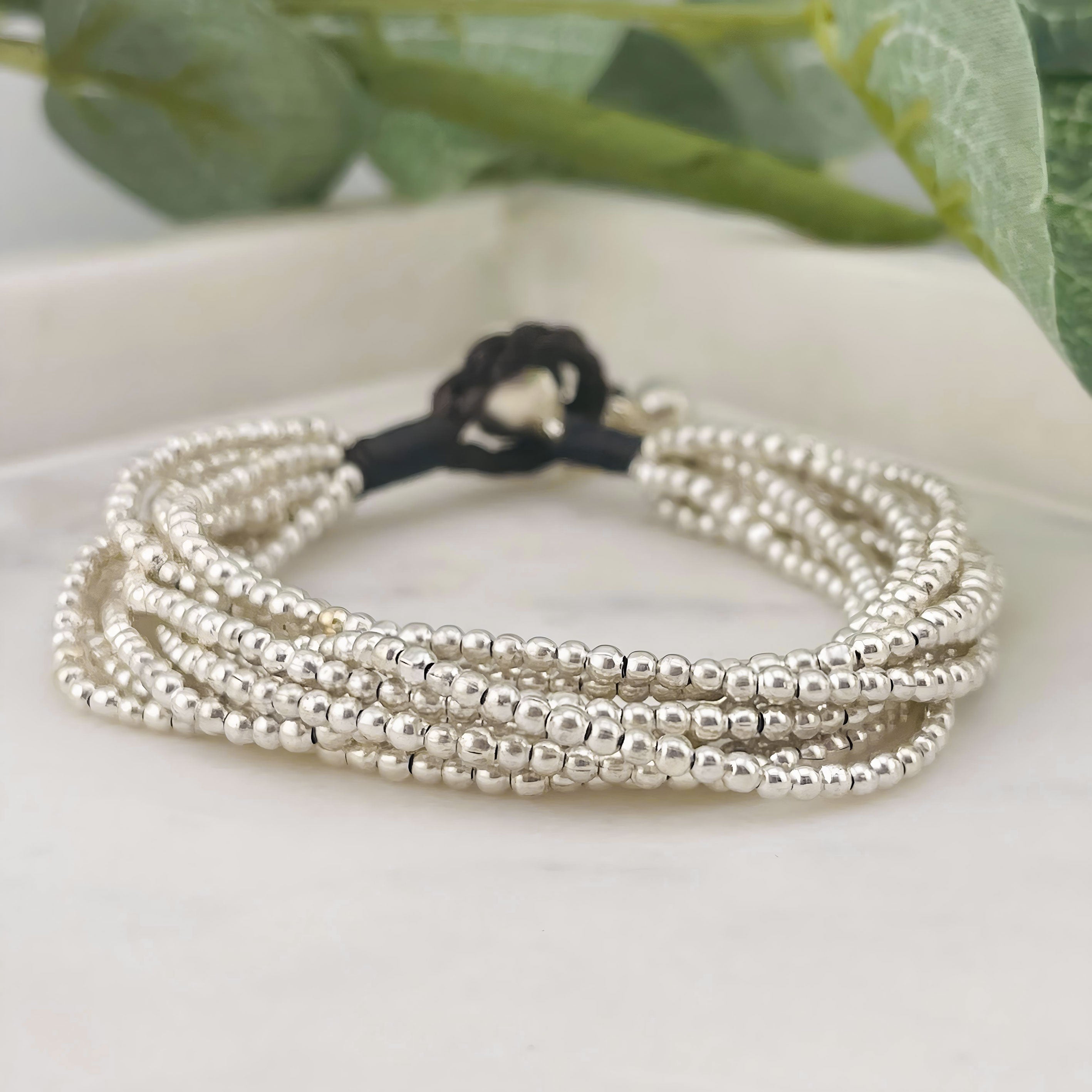 Bezauberndes 10-Strang Armband mit Silberperlen Boho-Style Gloria