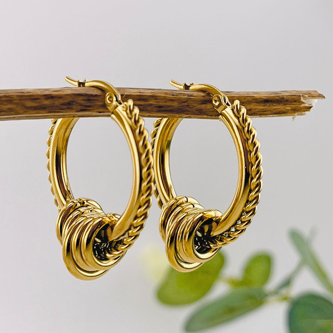 Boho Goldcreolen mit Charms Zana