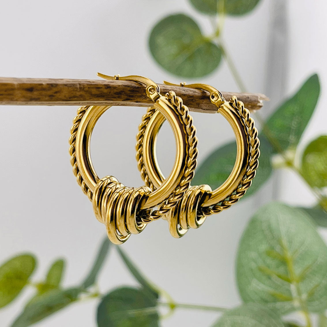 Boho Goldcreolen mit Charms Zana