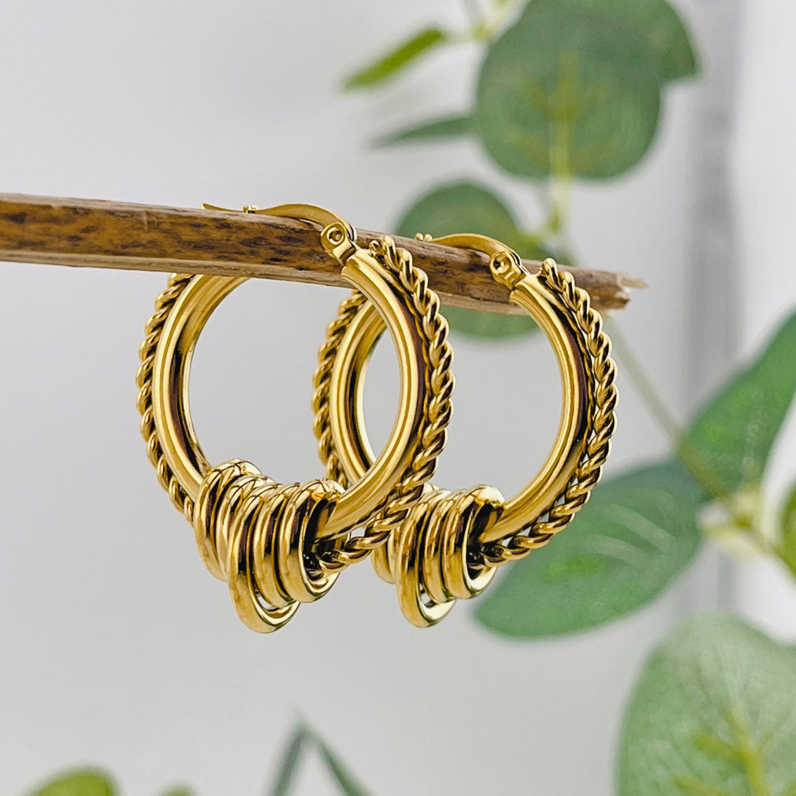 Boho Goldcreolen mit Charms Zana