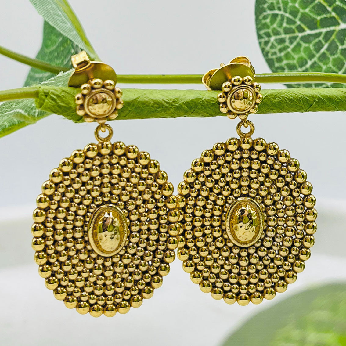 Boho Goldohrstecker mit Kugeldekor-Anhänger Pink Sand Raniah