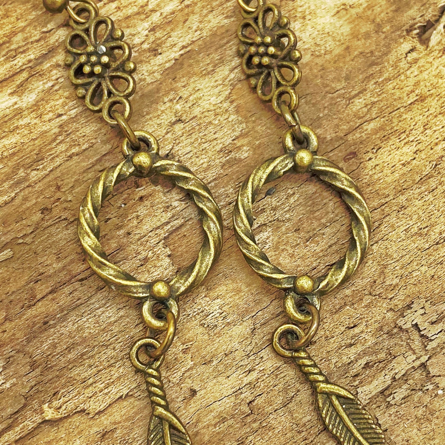 Lange Boho-Ohrhänger aus goldenem Messing Dalia
