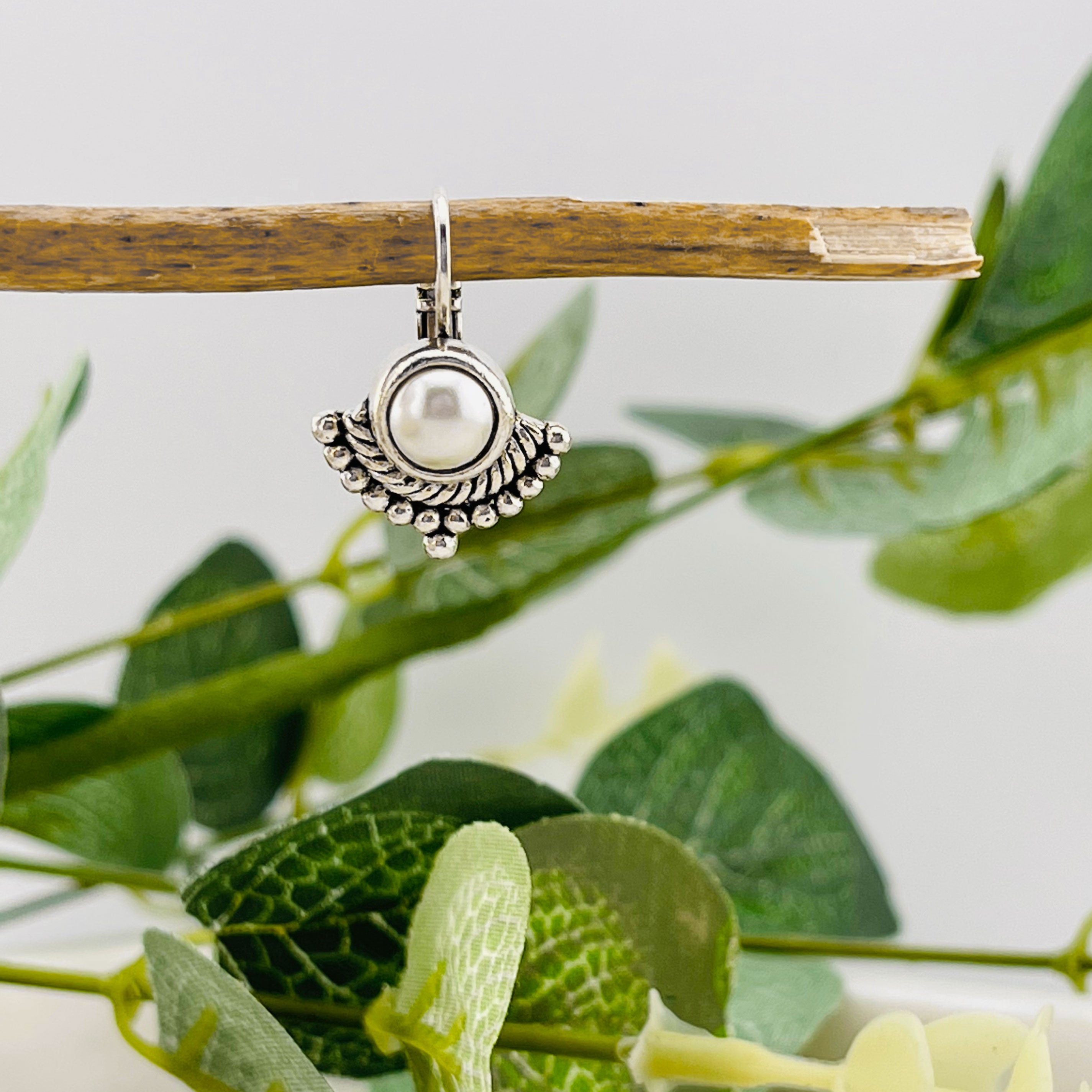 Vintage Ohrhänger Silber mit weissem Perlmutt-Stein Esther