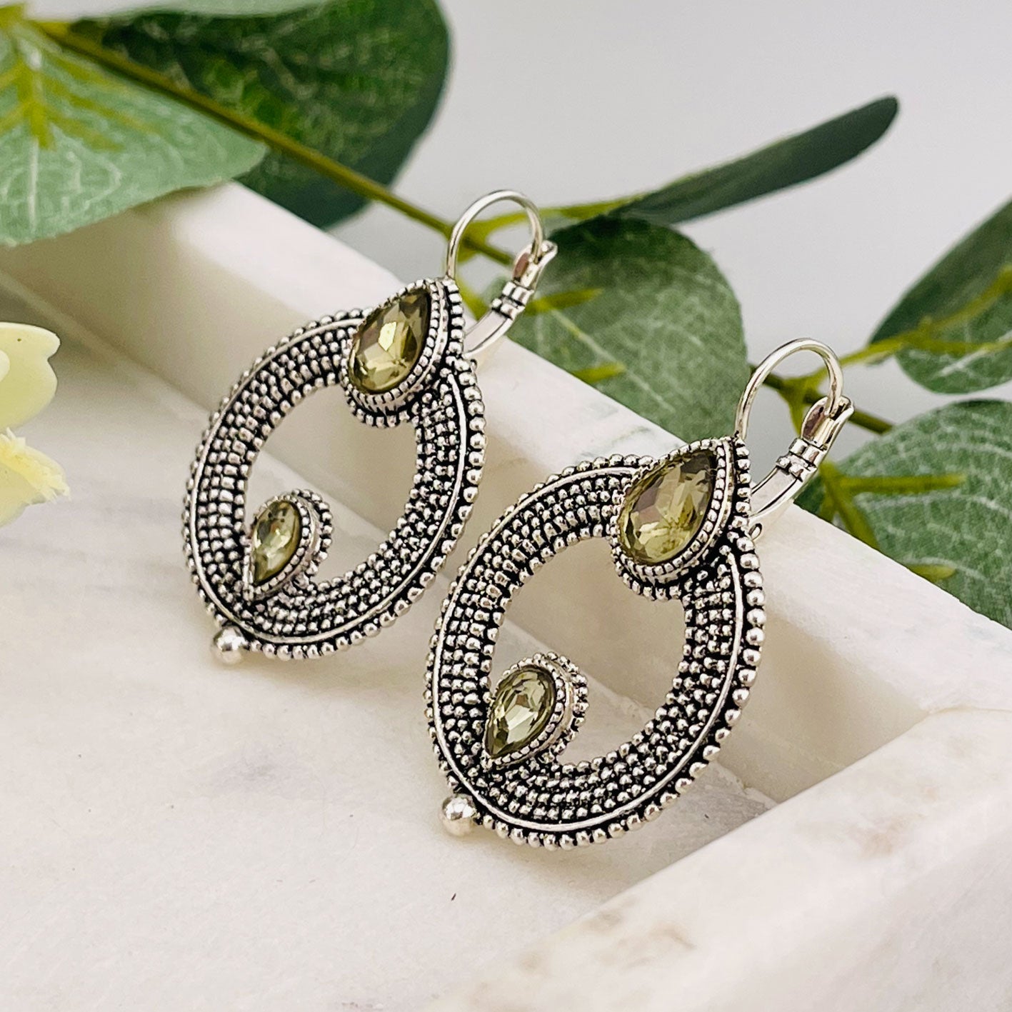 Boho Ohrhaenger Silber mit grünem Swarovski-Stein Ariane
