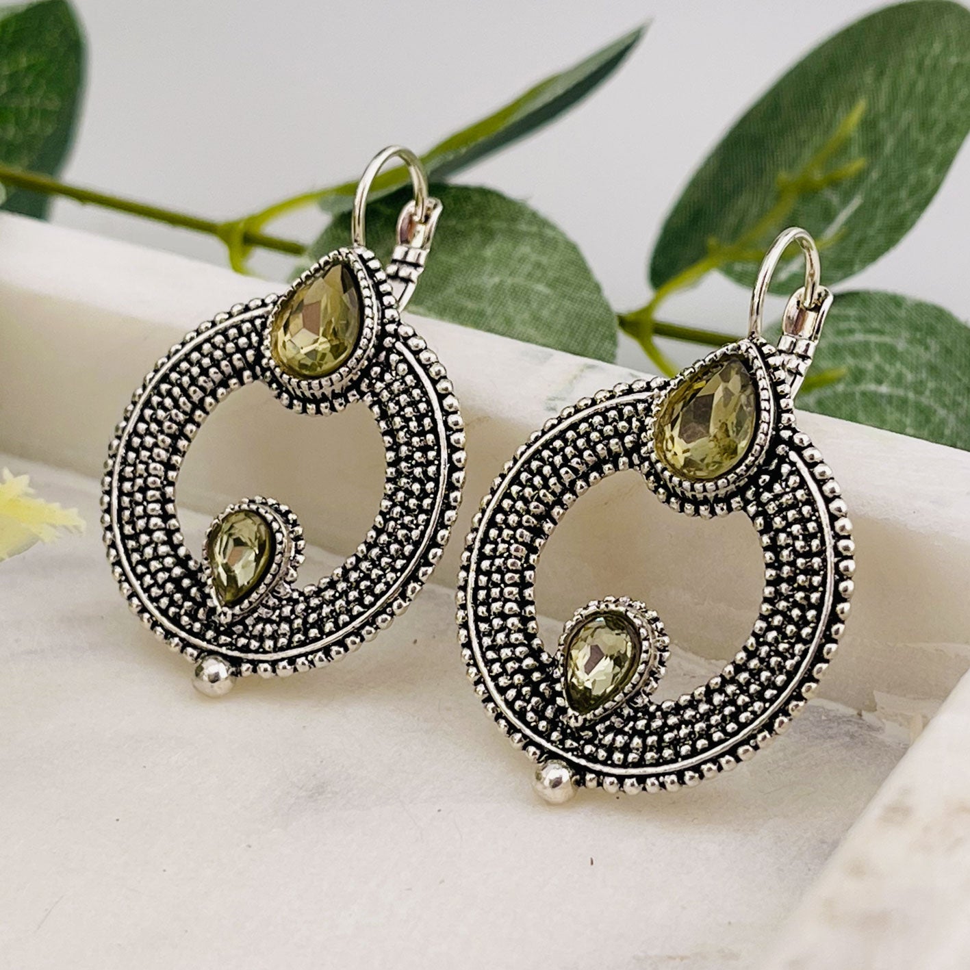Boho Ohrhaenger Silber mit grünem Swarovski-Stein Ariane