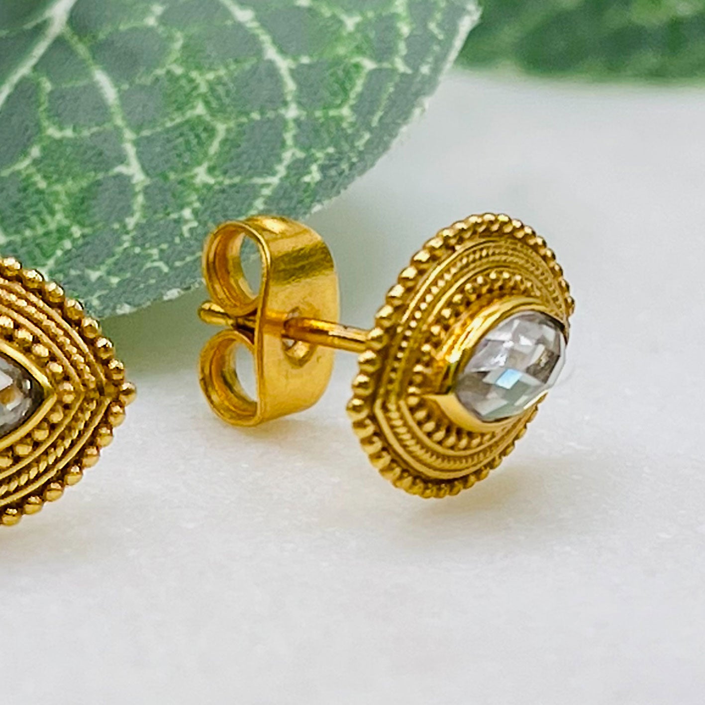 Boho-Vintage Ohrstecker Gold mit klarem Quarz Pink Sand Kivorel