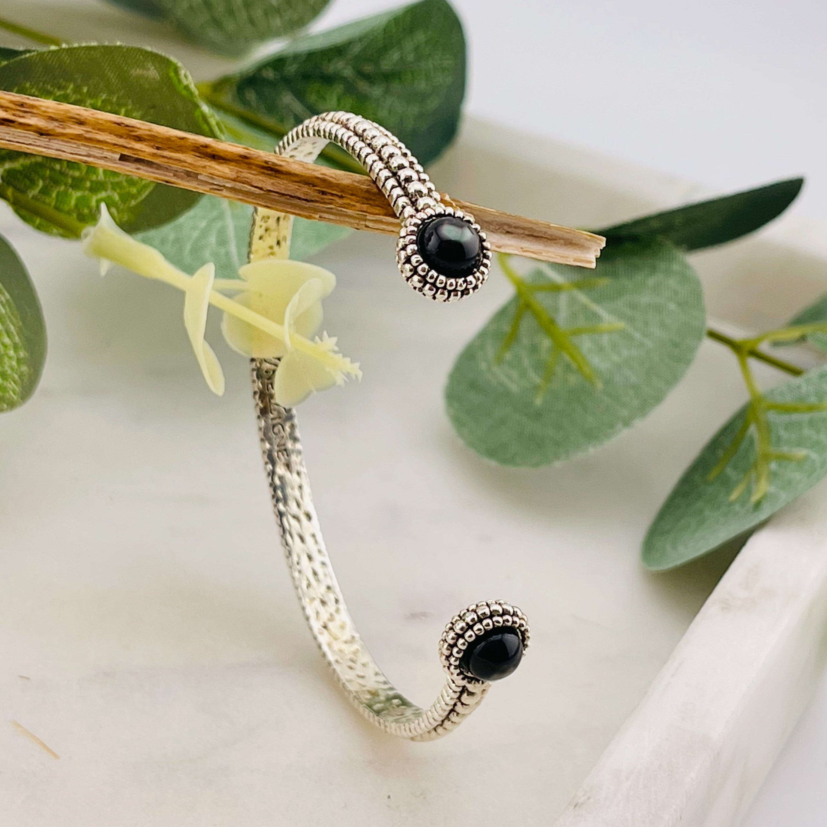 Boho Vintage Armspange Silber mit schwarzem Perlmutt Louna