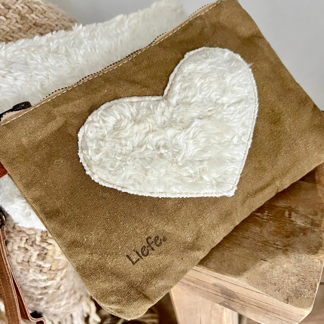 Baumwoll Clutch mit Teddy-Herz Fergie