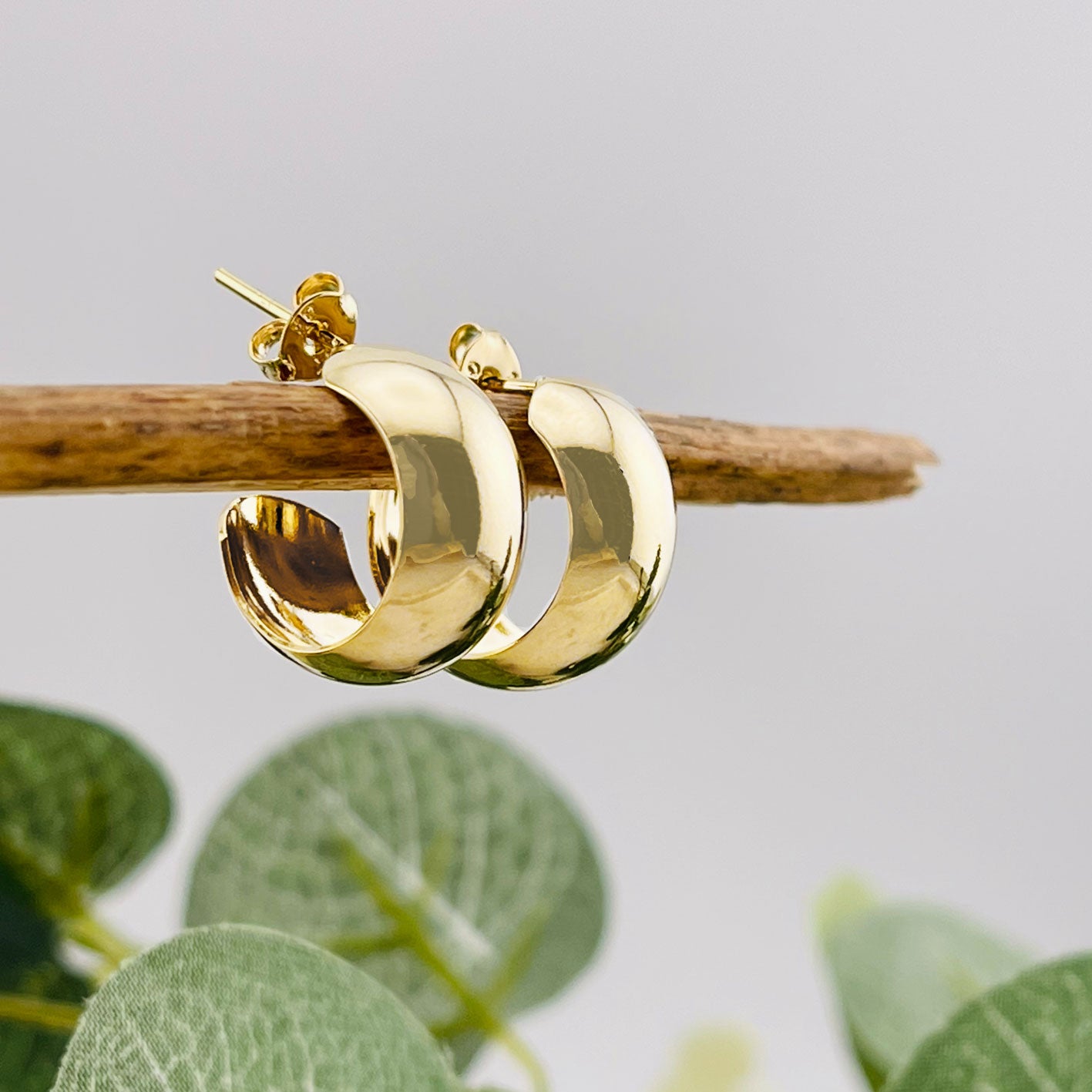 Breite C-Hoops Gold mit glattpolierter Oberfläche Madiba