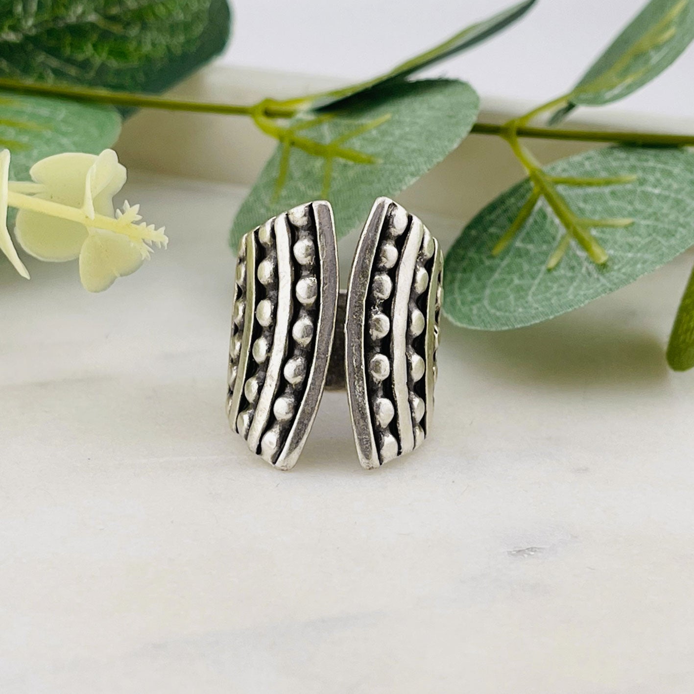 Breiter Silberring Zamak mit speziellem Boho-Design Adri