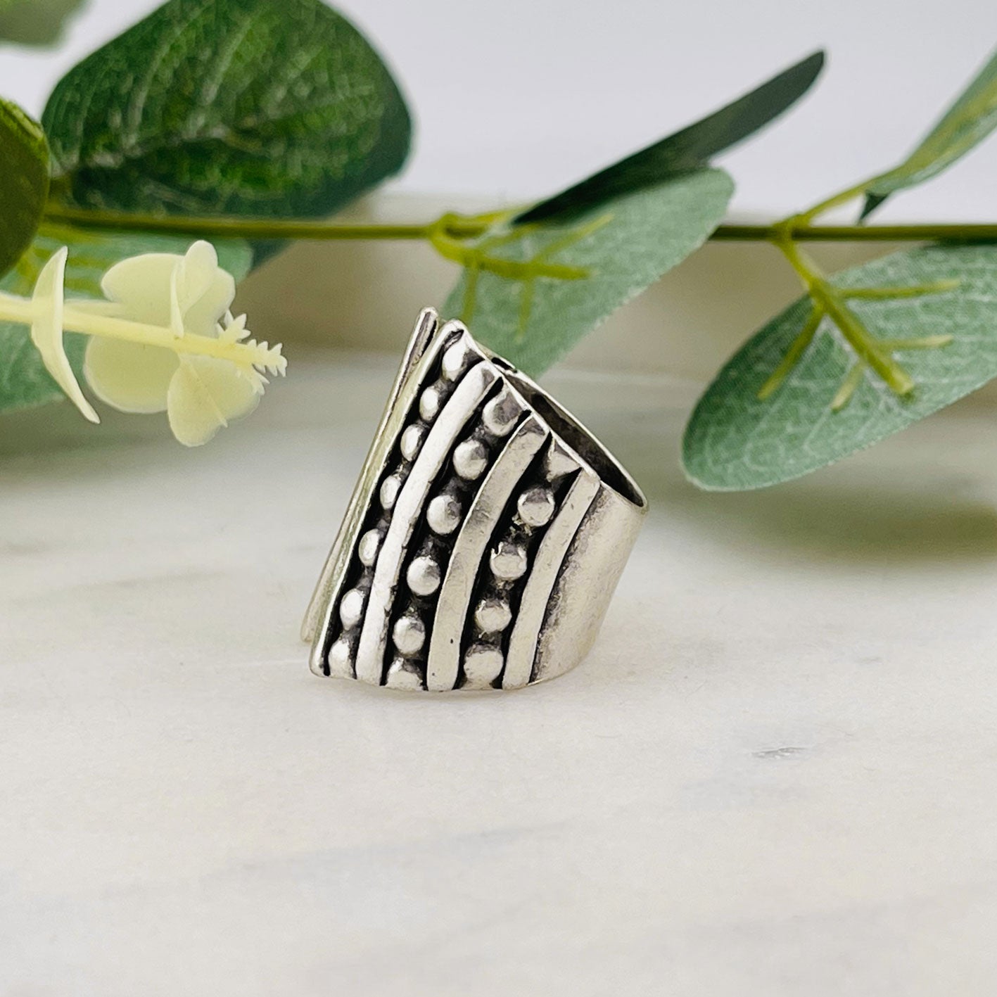 Breiter Silberring Zamak mit speziellem Boho-Design Adri