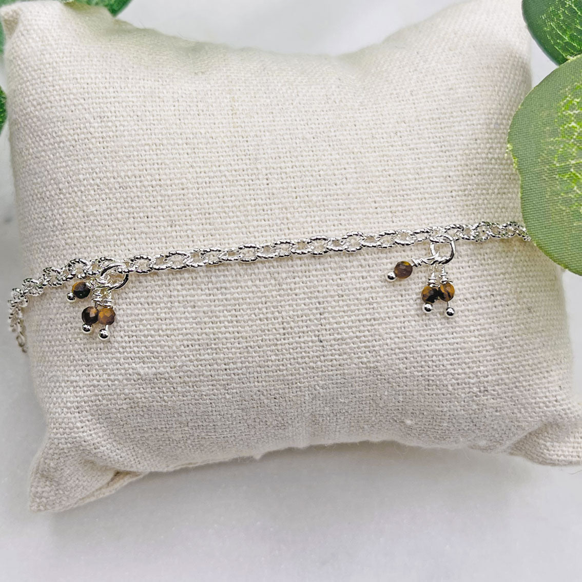Feine Armkette in Silber mit Tigerauge-Anhängern Bairo Luisant
