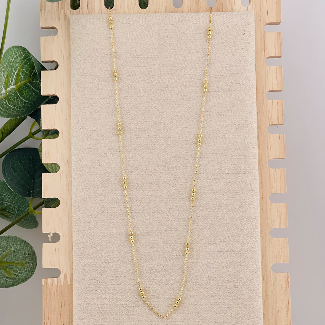 Feine Halskette mit kleinen Goldkugeln Orvienne