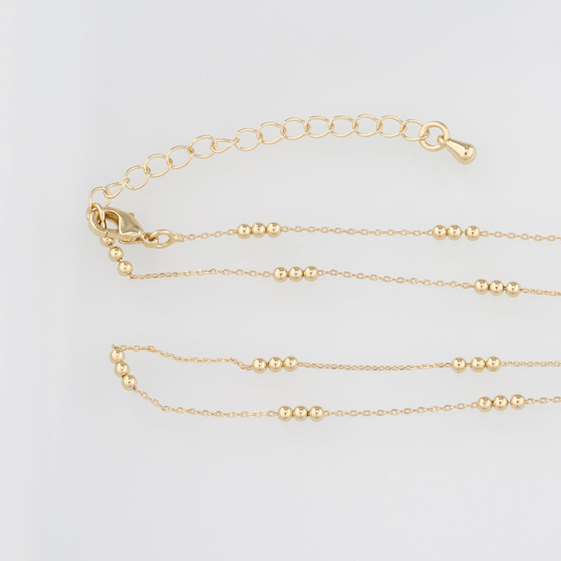 Feine Halskette mit kleinen Goldkugeln Orvienne