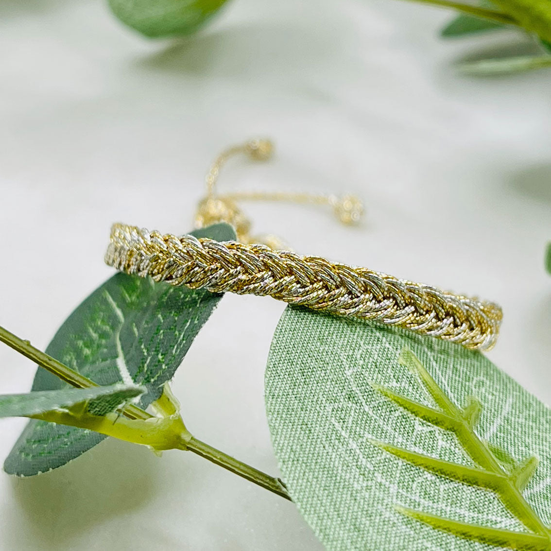 Gewobenes Maayaz-Armband in Gold - Silber Yula