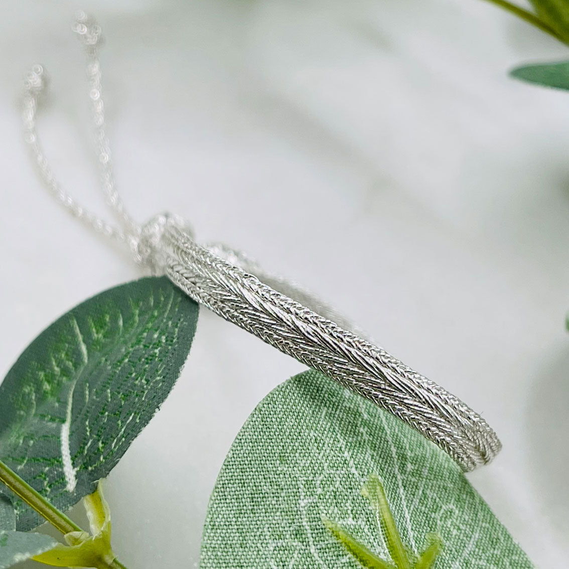 Gewobenes Maayaz-Armband in Silber Aynaray