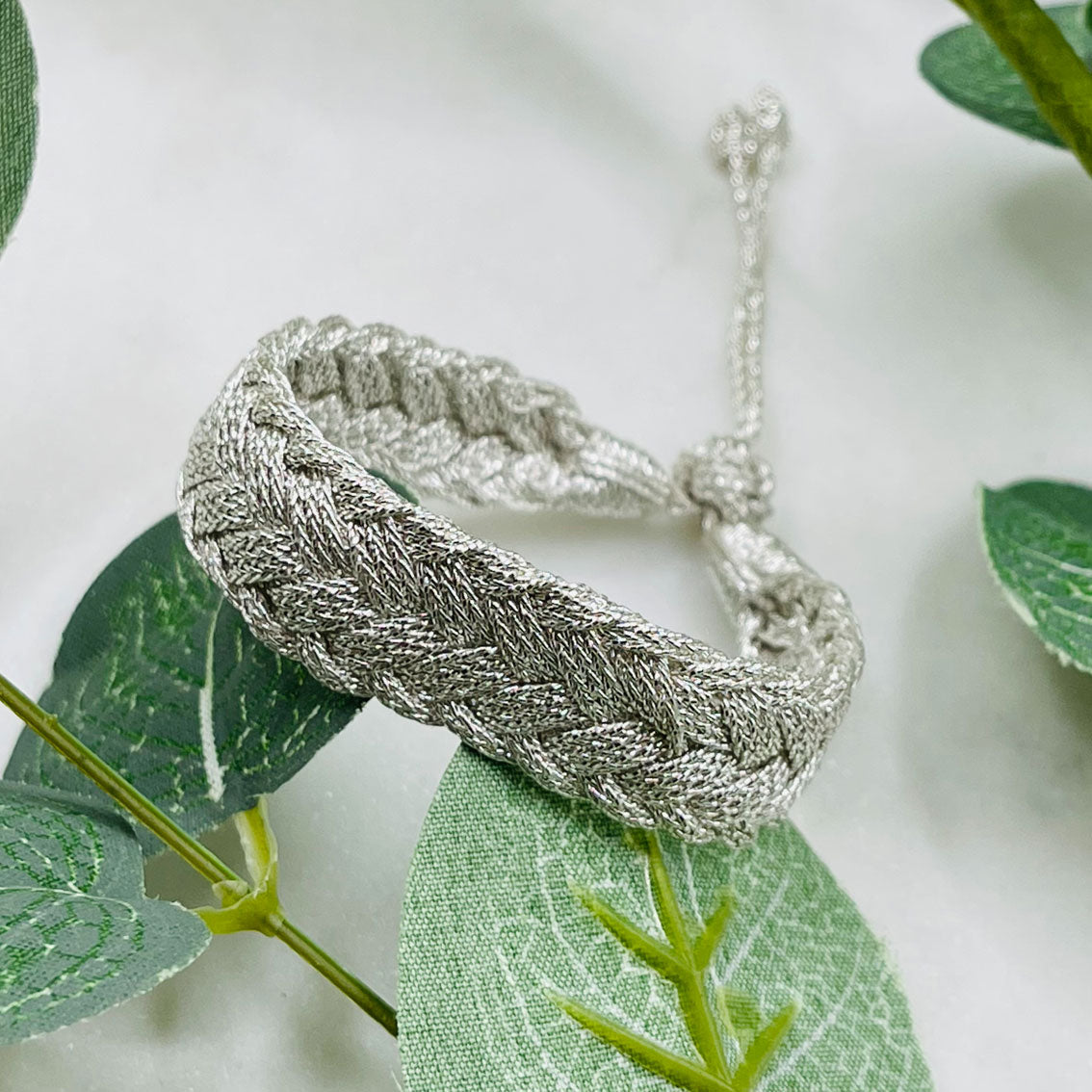 Gewobenes Maayaz-Armband in Silber - Zartmint Solaria