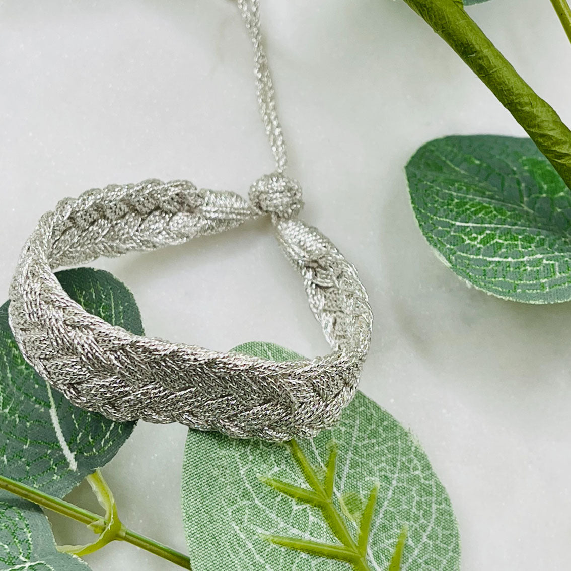 Gewobenes Maayaz-Armband in Silber - Zartmint Solaria