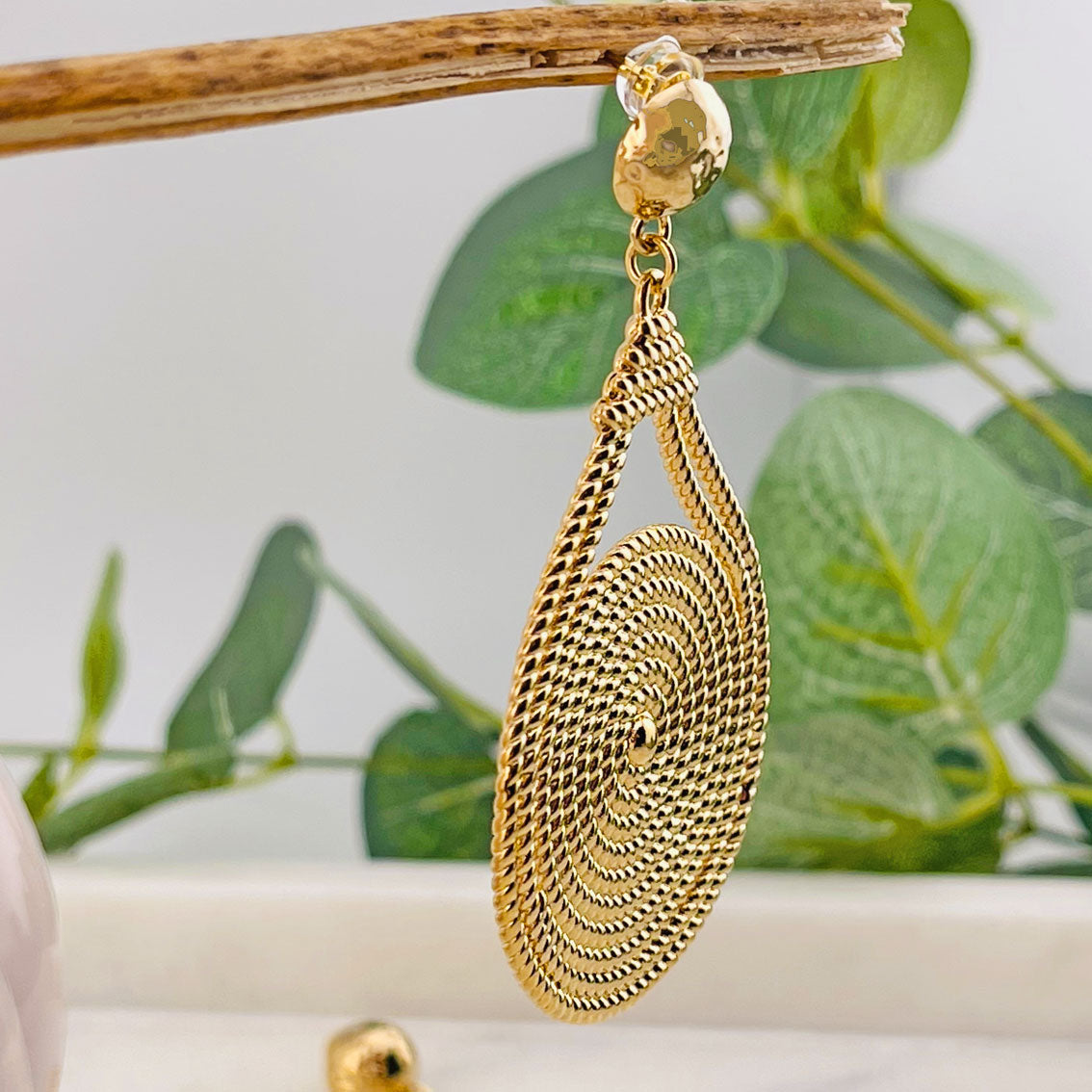 Gold Ohrstecker mit grossem Kreis-Anhänger Aritea
