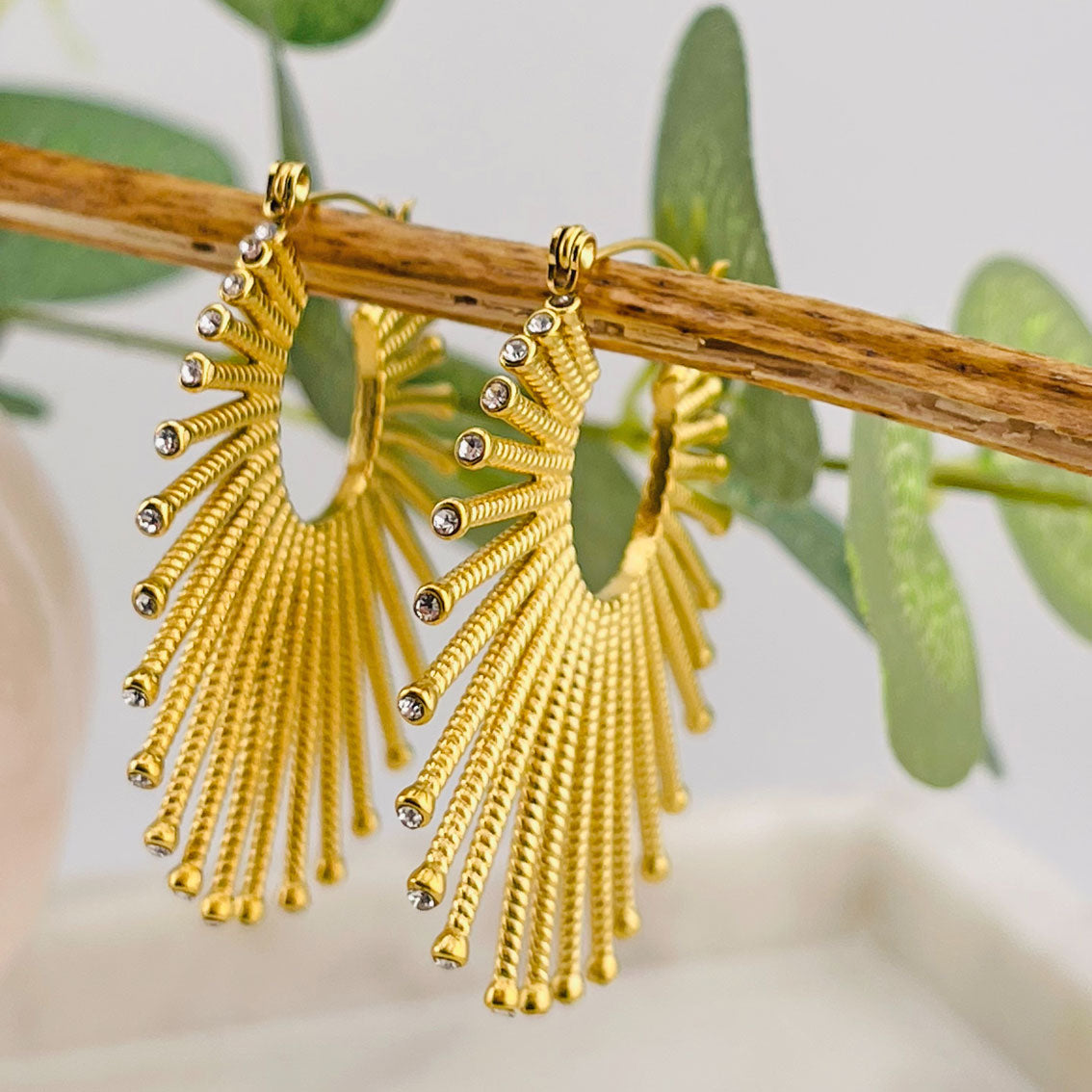 Goldene Fächer-Creolen mit weissen Zirkonia-Steinchen Eldarion