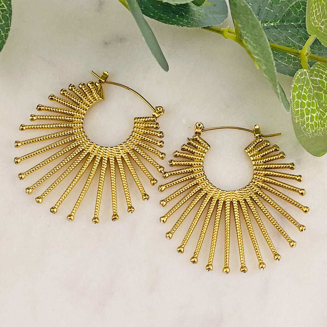 Goldene Fächer-Creolen mit weissen Zirkonia-Steinchen Eldarion