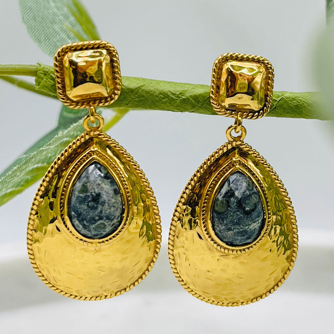 Goldene Statement-Ohrringe mit grünem Achat Pink Sand Sappos
