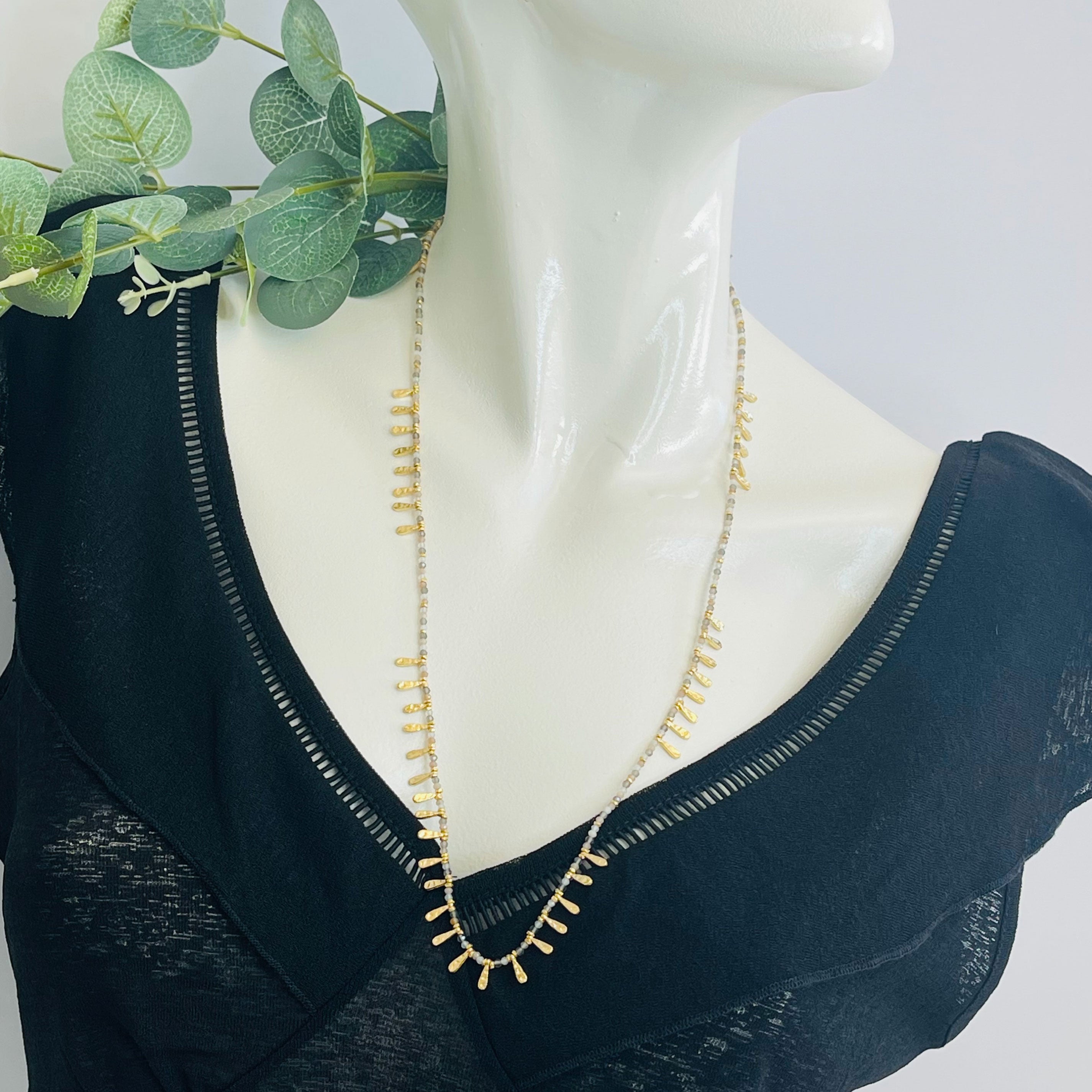Boho-Kette Gold und grauer Achat Pink Sand Blossom