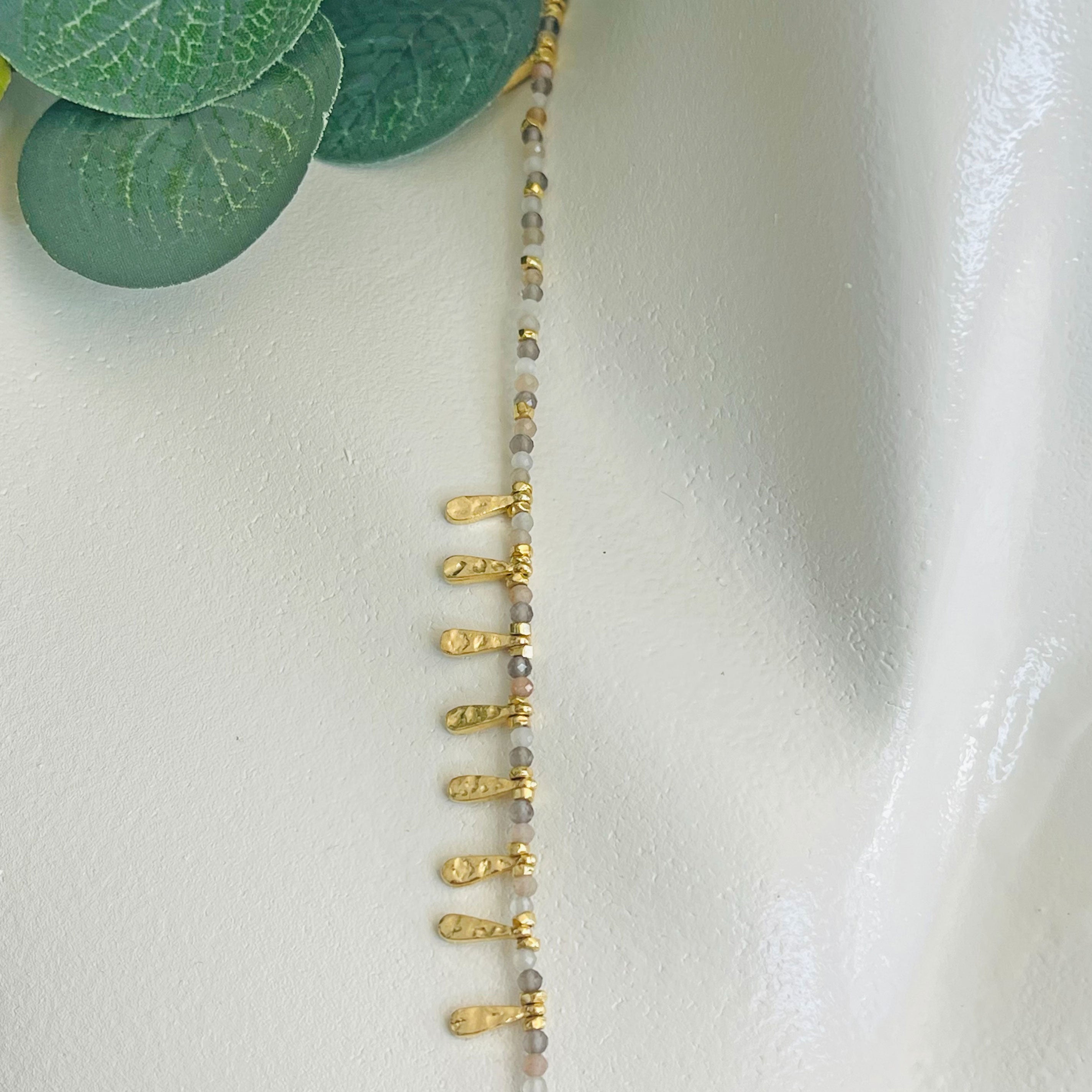 Boho-Kette Gold und grauer Achat Pink Sand Blossom