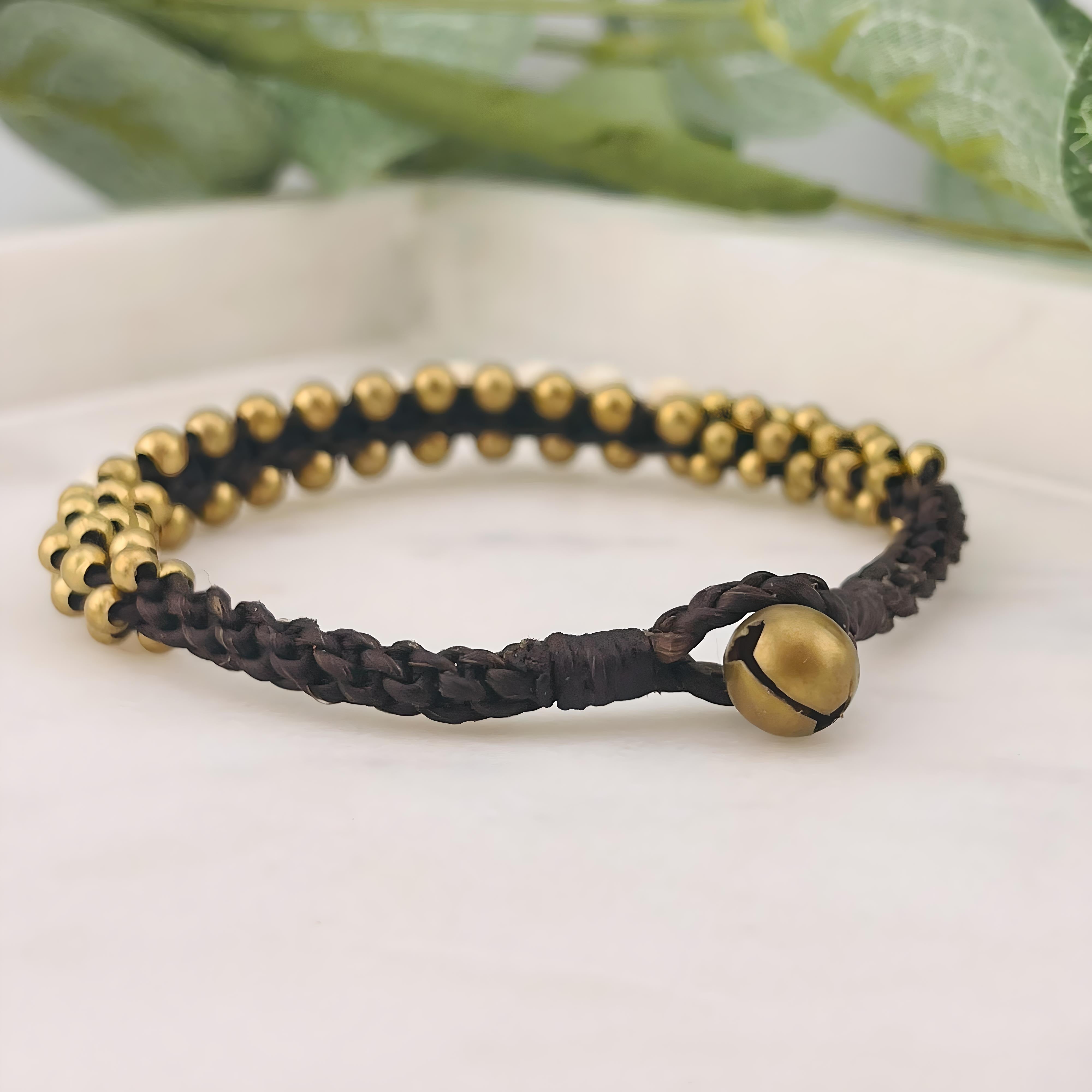 Boho Armband mit Messingperlen und weissen Perlen Juno