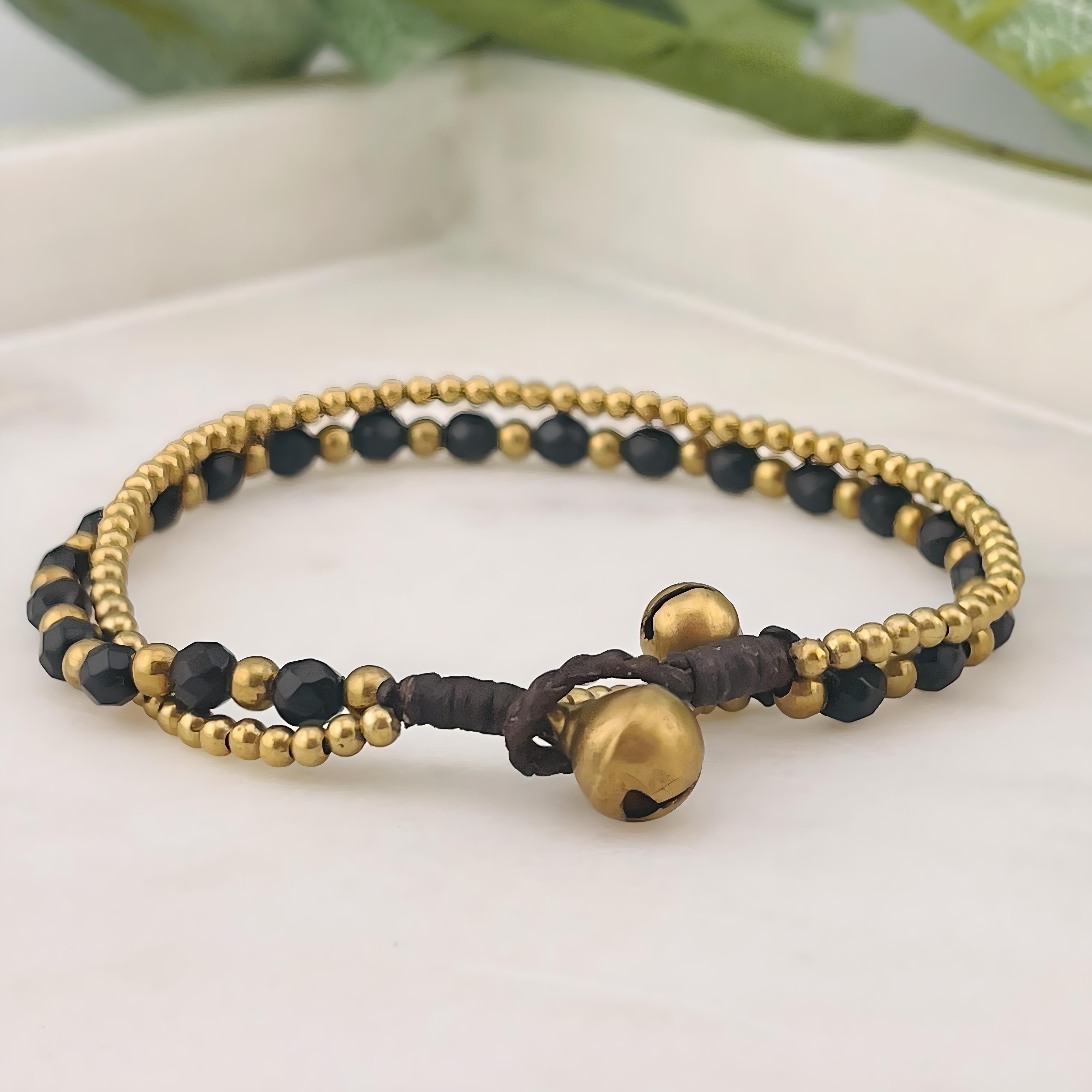 Boho-Armband mit Perlen in Schwarz und Gold Jule
