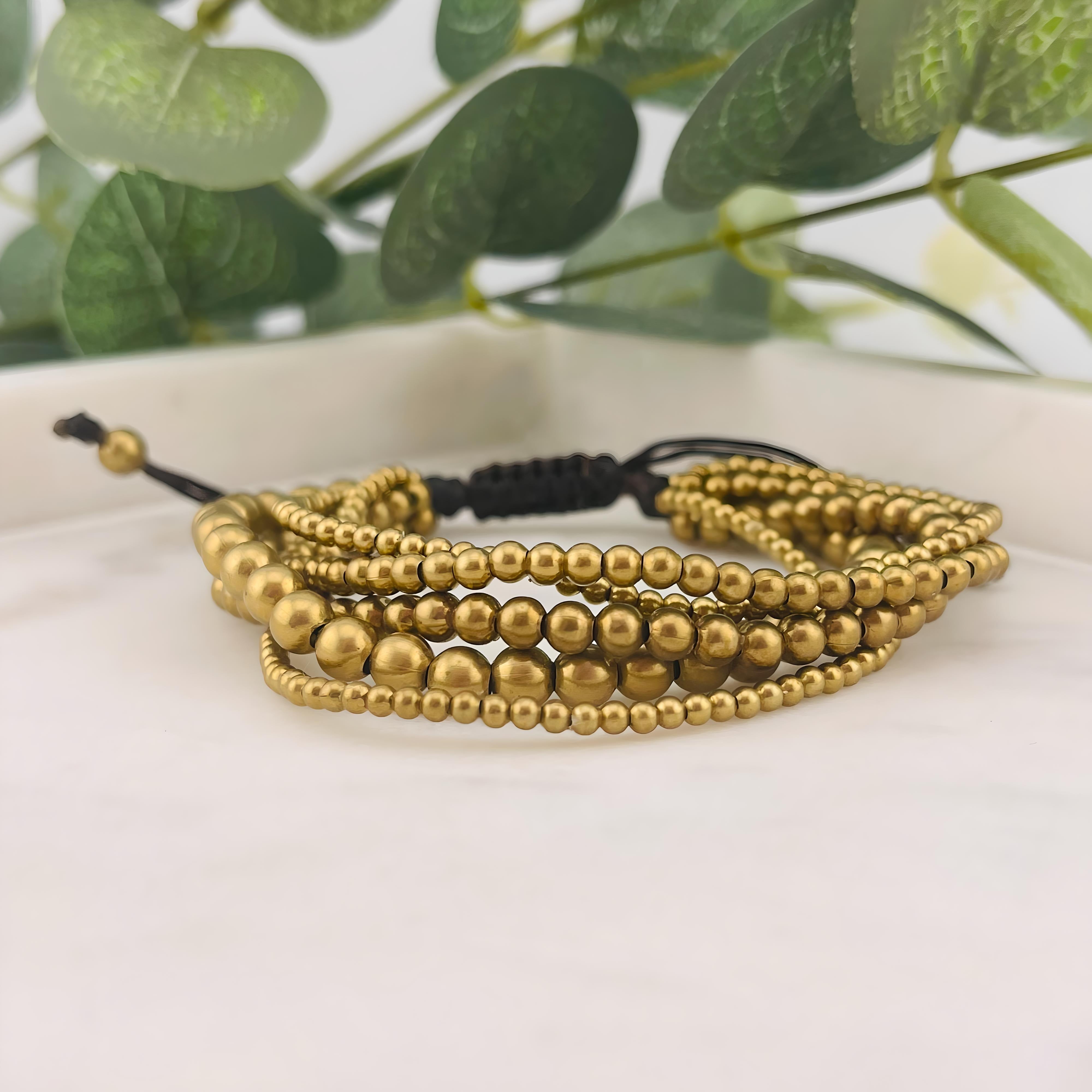Multistrang Zugarmband Boho-Style mit goldenen Messingperlen Joella