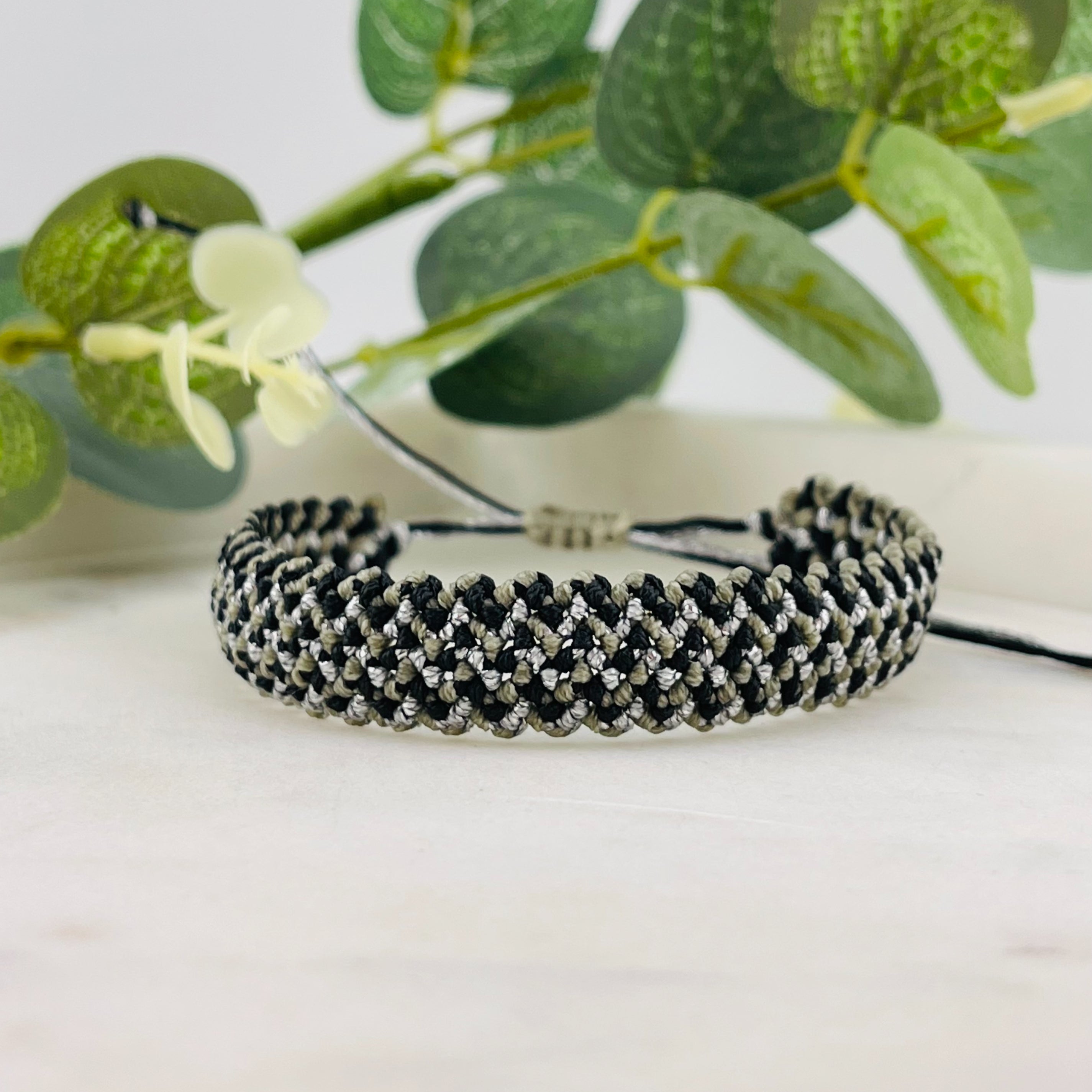 Gewobenes Armband Schwarz Silber Grün Sinja Pink Sand