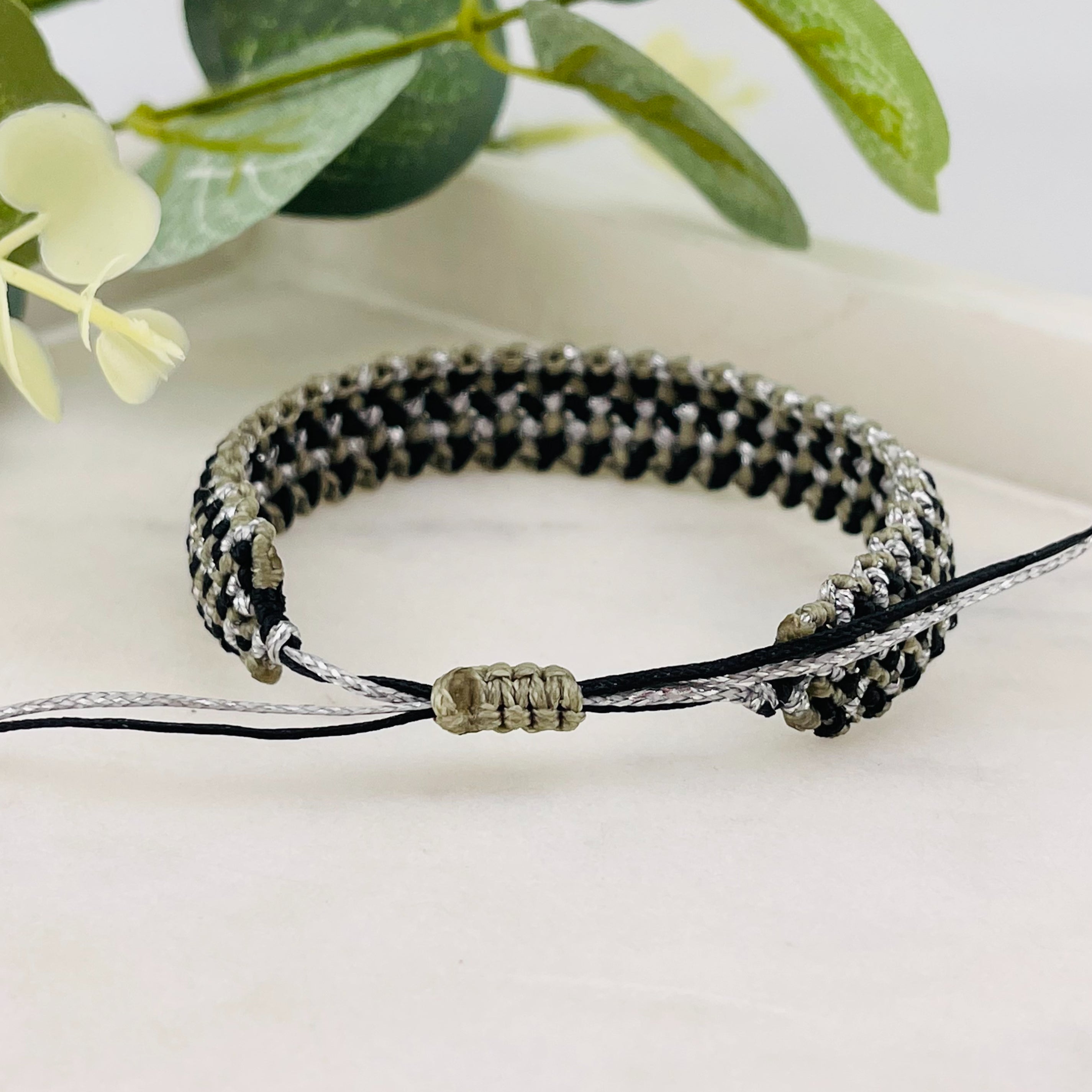 Gewobenes Armband Schwarz Silber Grün Sinja Pink Sand