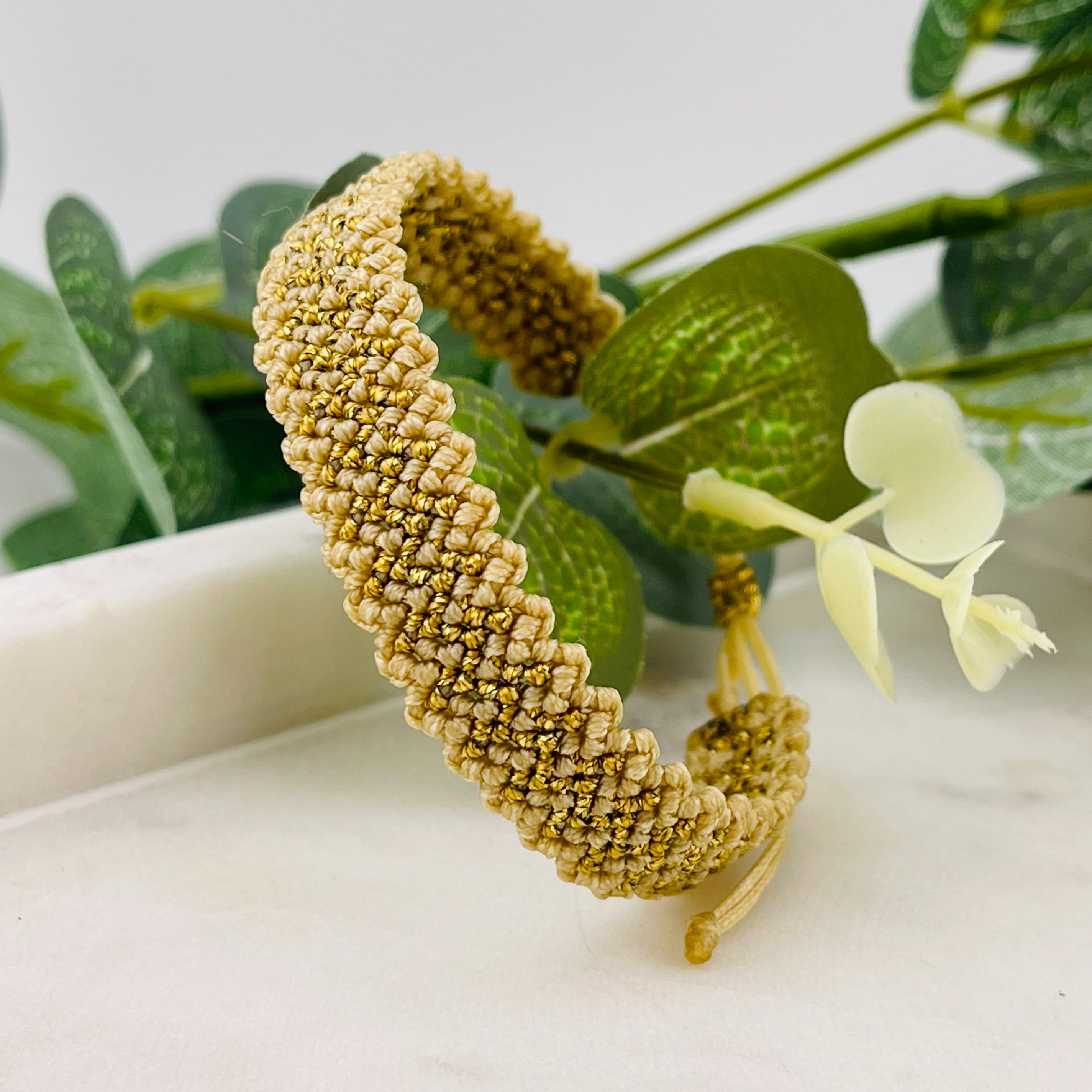 Gewobenes Armband Gold und Schilfgrün Meva Pink Sand