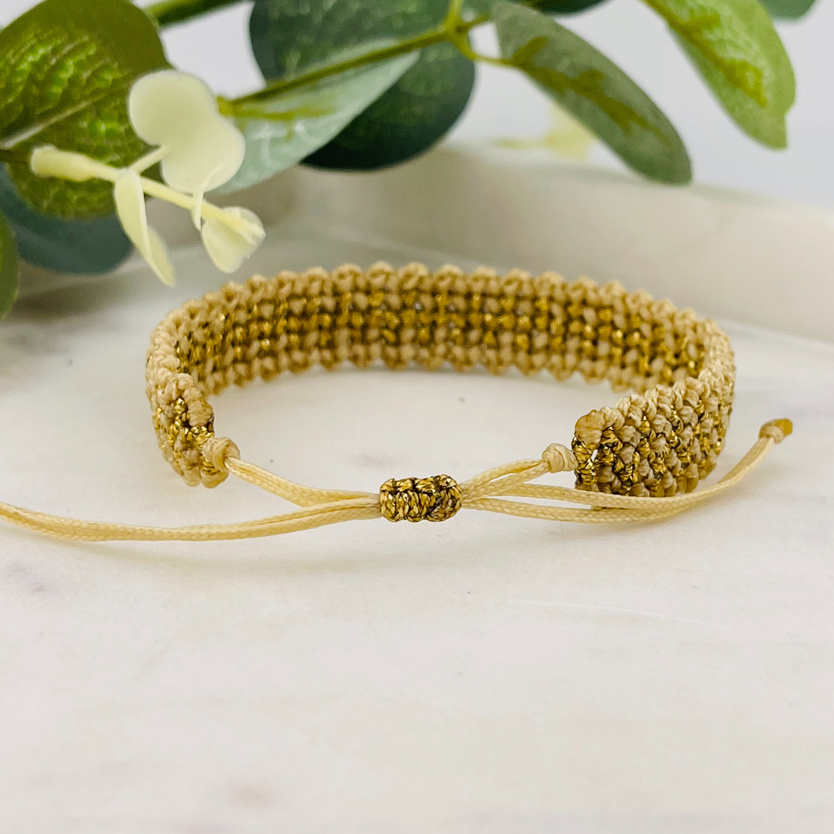 Gewobenes Armband Gold und Schilfgrün Meva Pink Sand
