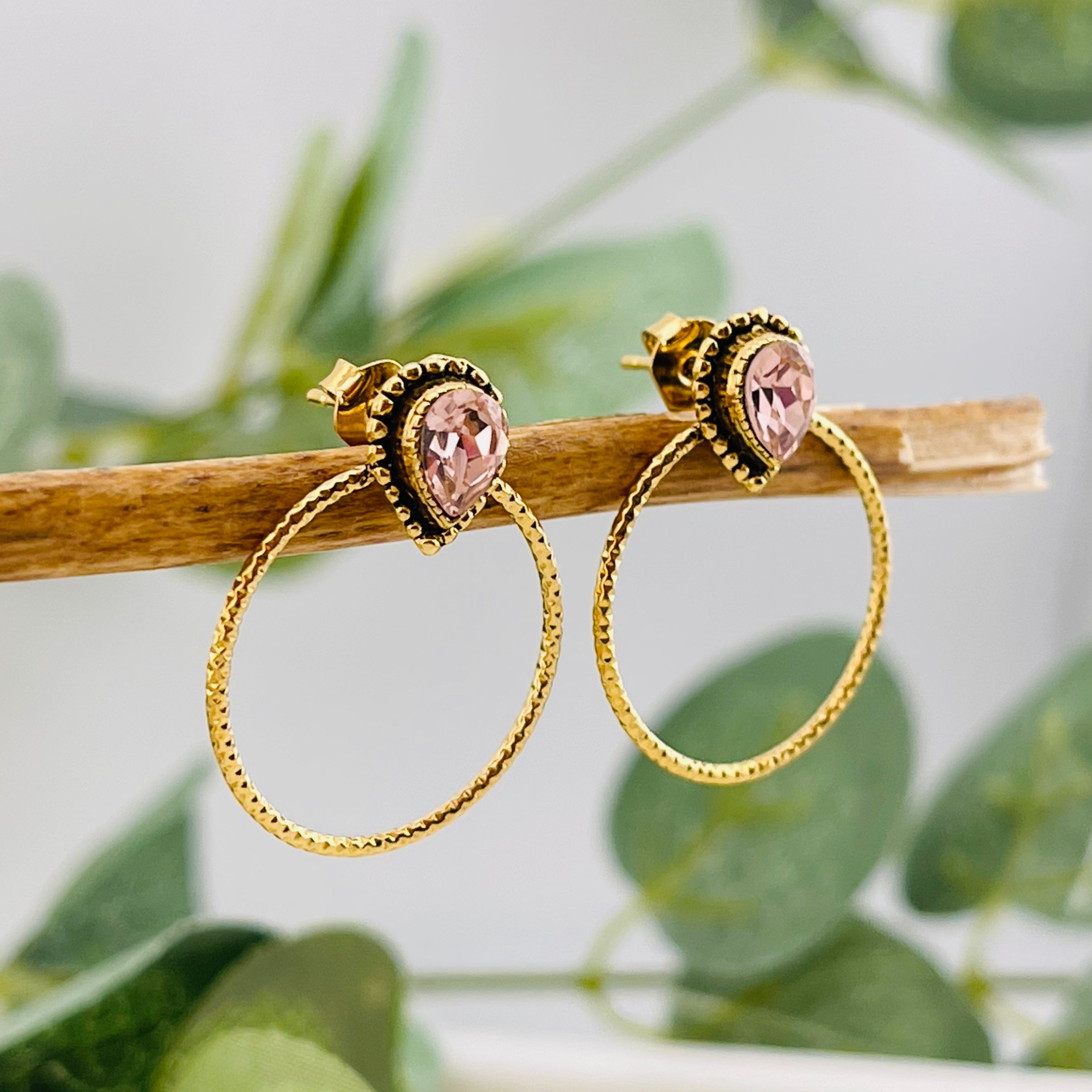 Vintage Ohrstecker mit Goldreif und rosa Swarovski Amari
