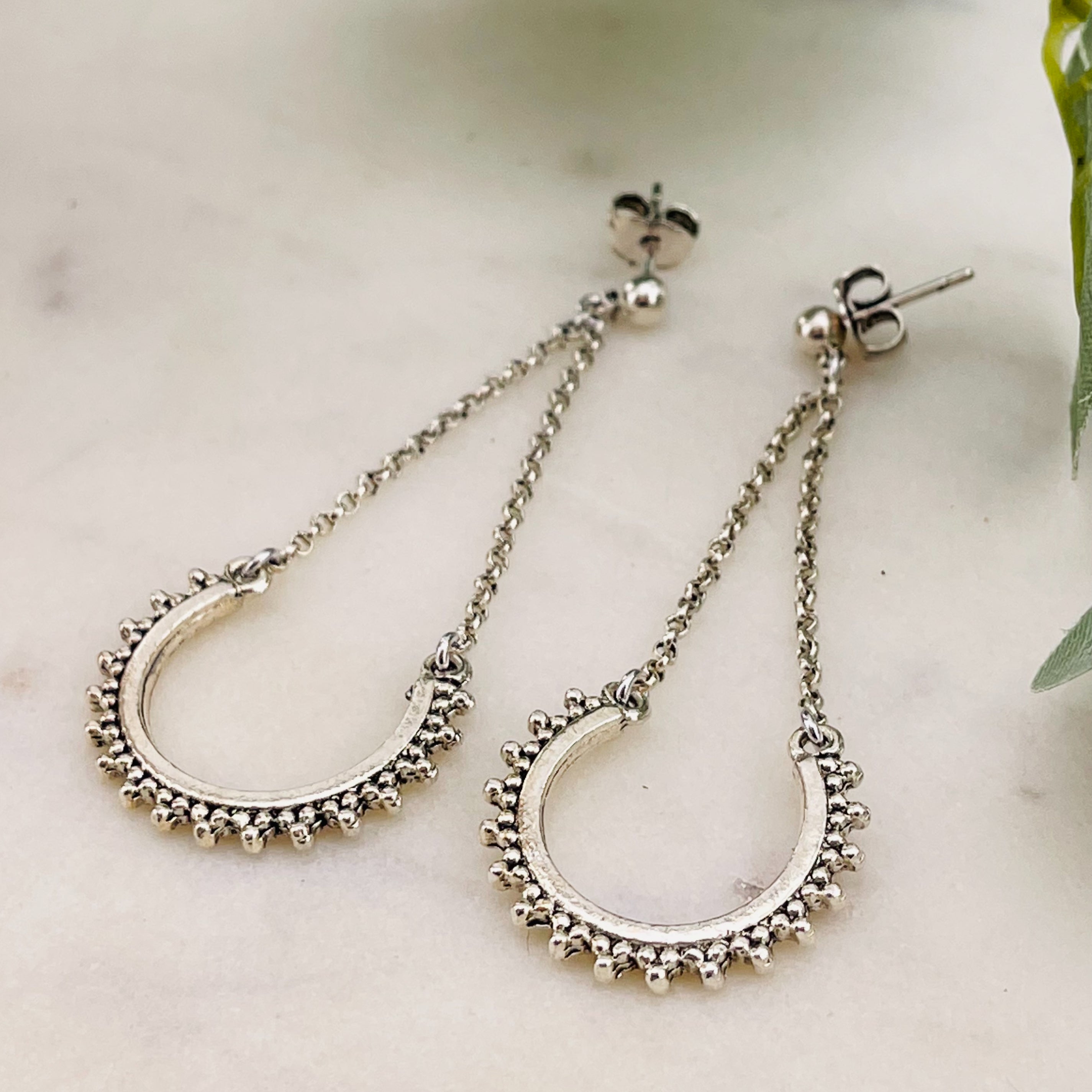 Silberohrstecker mit langem Boho-Anhänger Une Ligne Binta