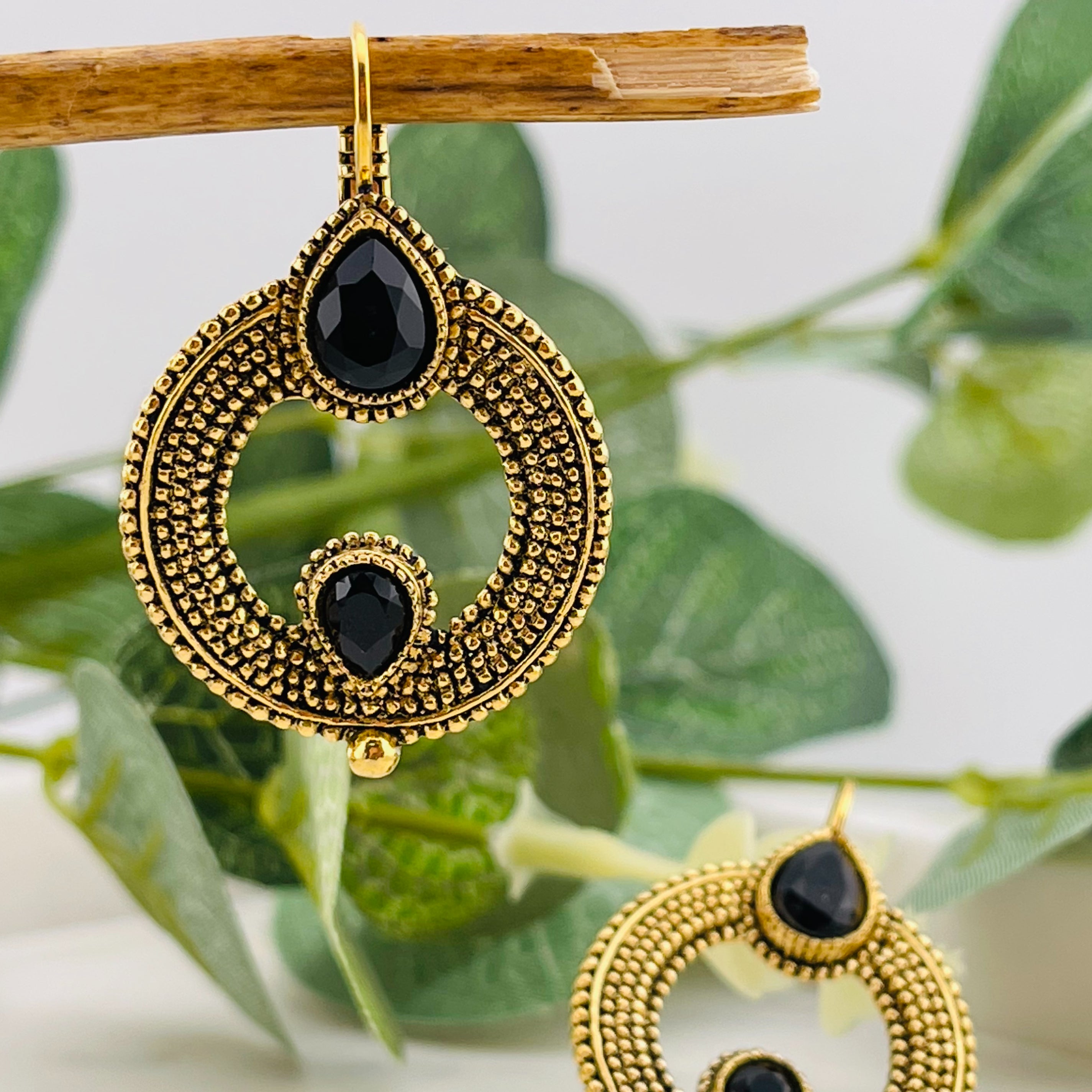 Goldene Ohrhänger mit schwarzem Swarovski Boho Emmie