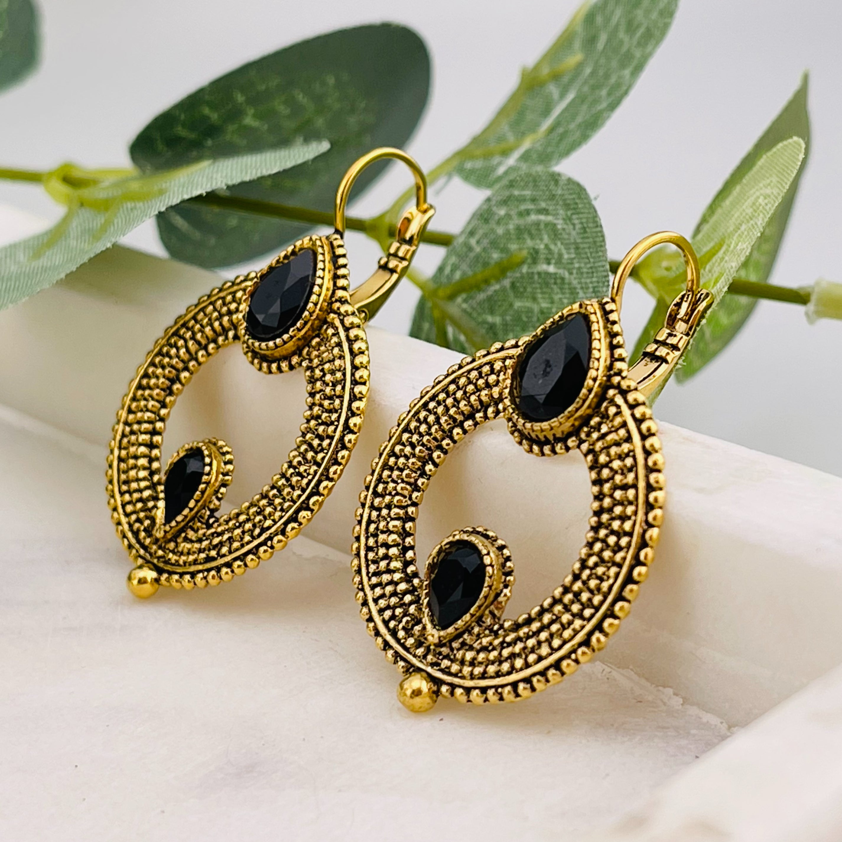 Goldene Ohrhänger mit schwarzem Swarovski Boho Emmie