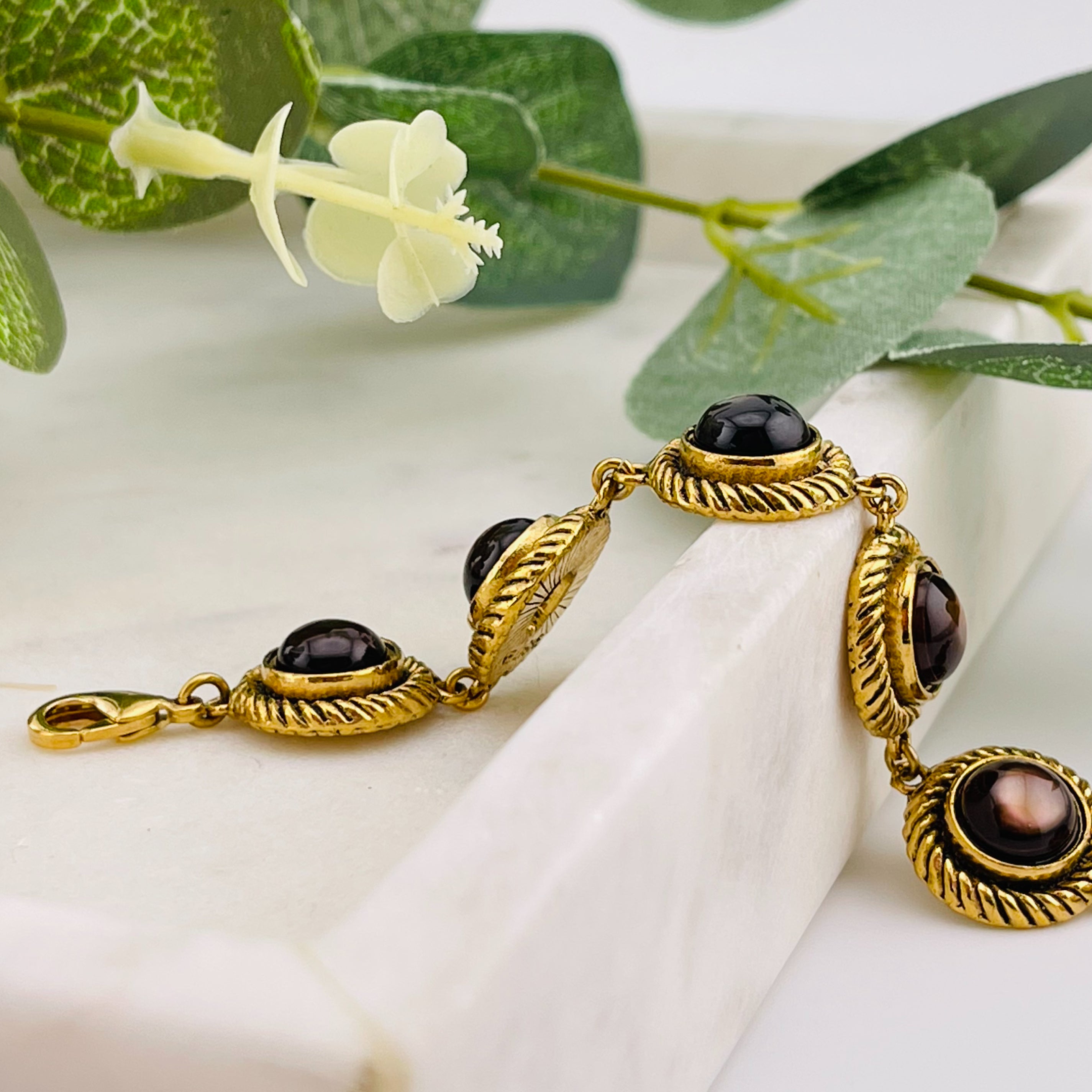 Goldamulett-Armband mit Perlmutt Vintage-Style Tilda