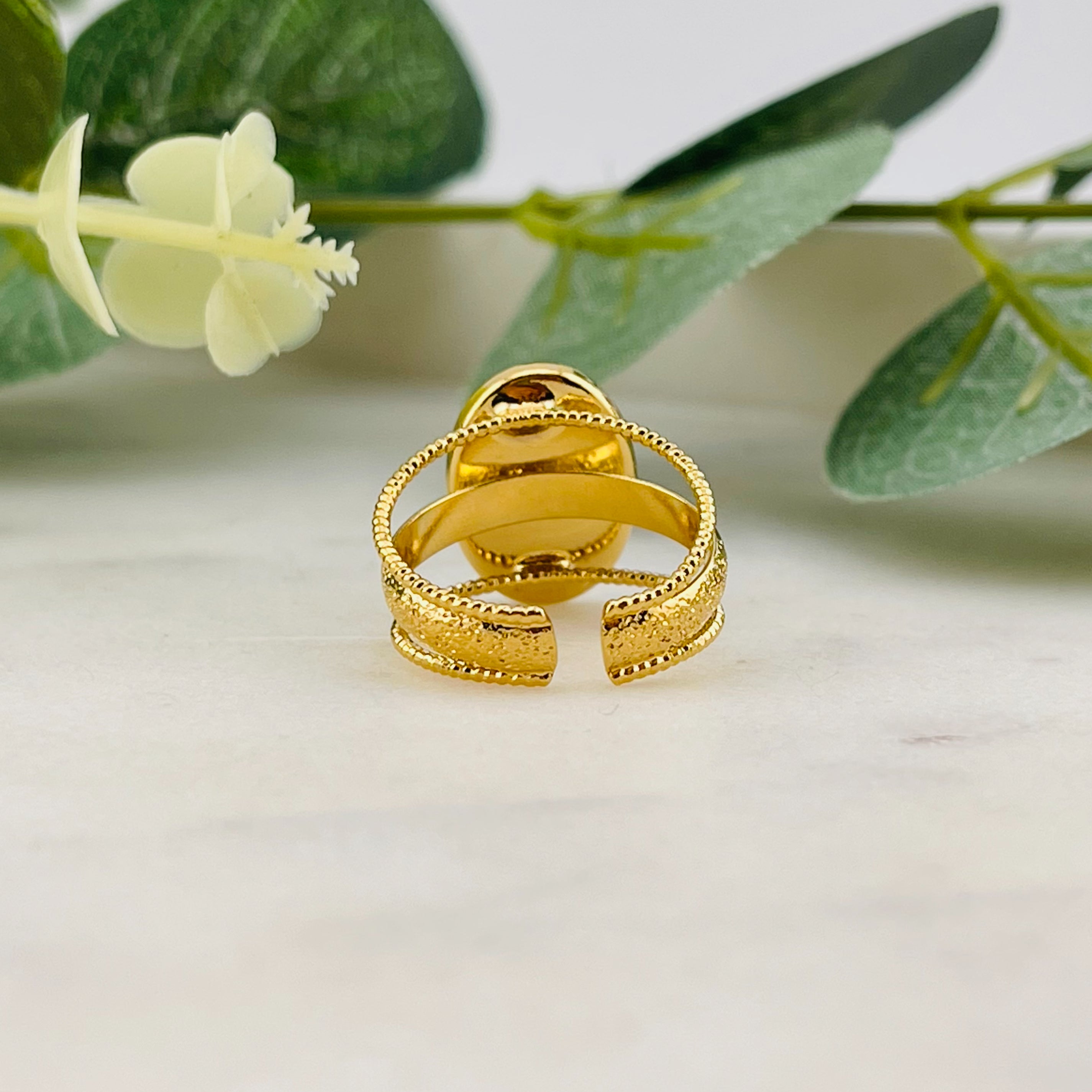 Goldring mit weissem Perlmutt Stein Vintage-Style Mathi