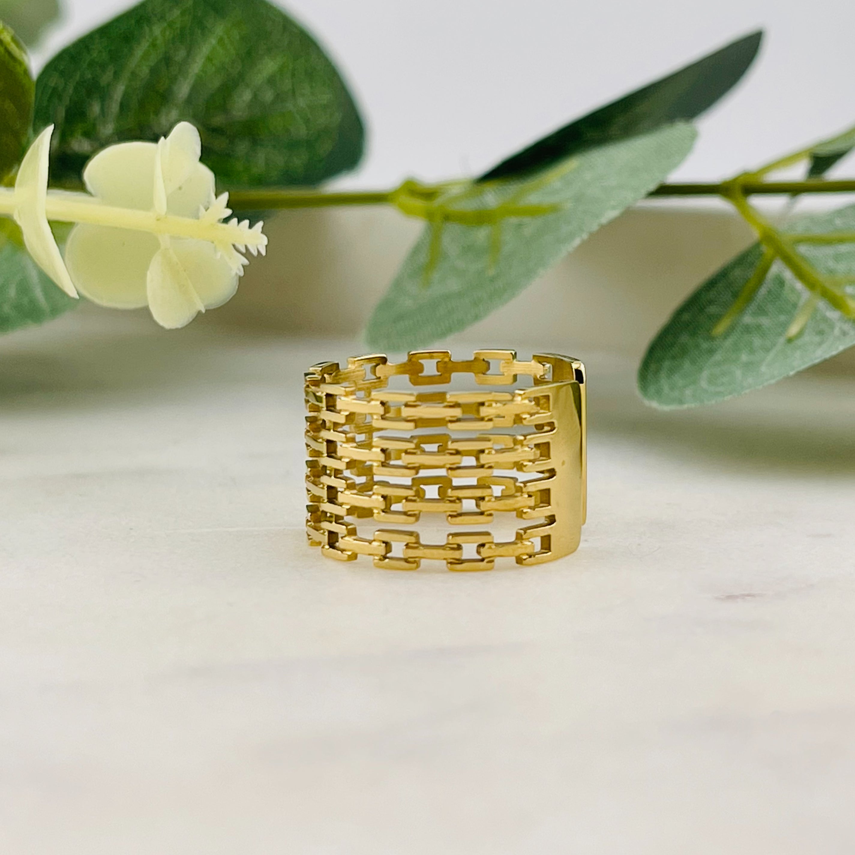 Breiter Goldring mit Kettenmuster Kamy