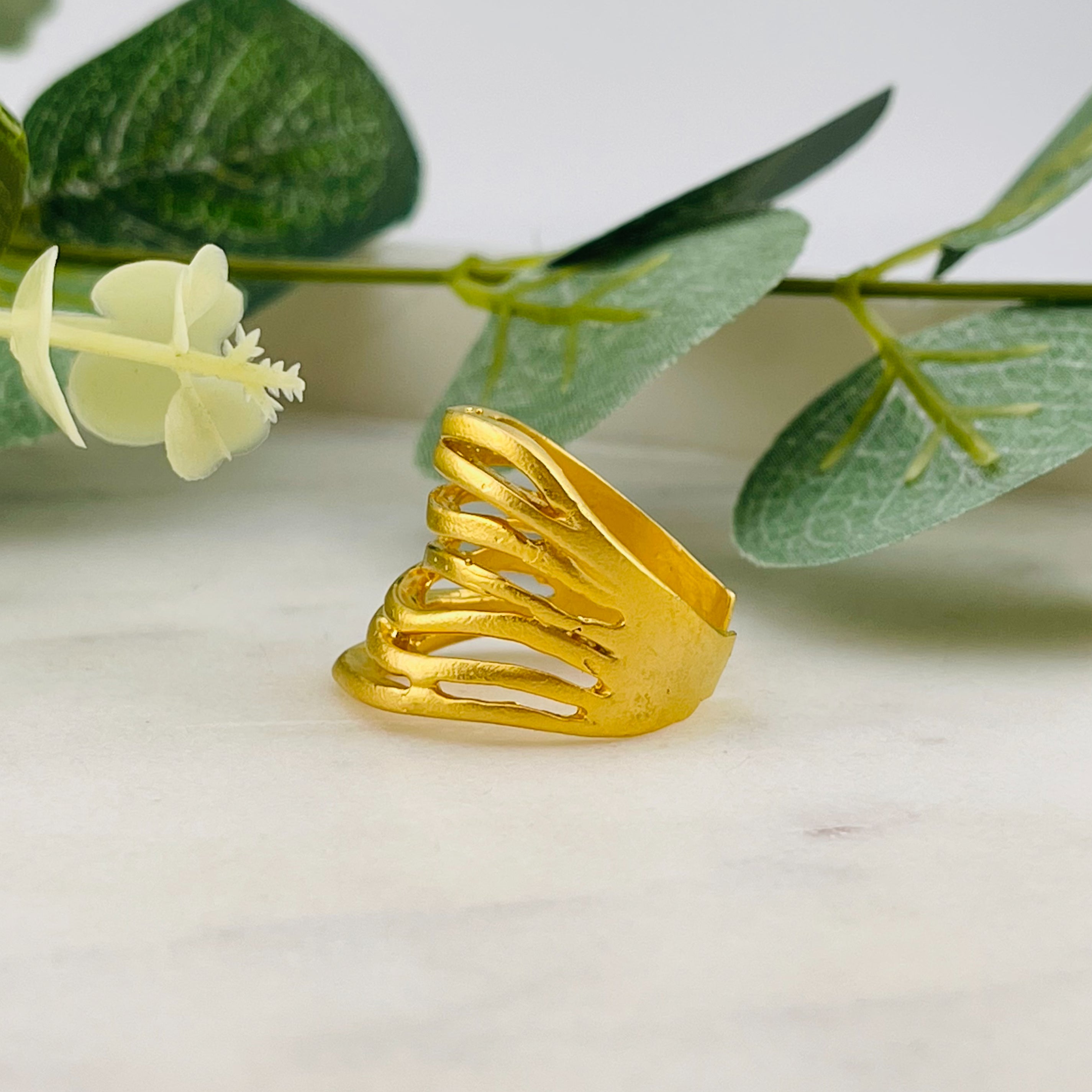 Breiter Boho Goldring organisch Cherin