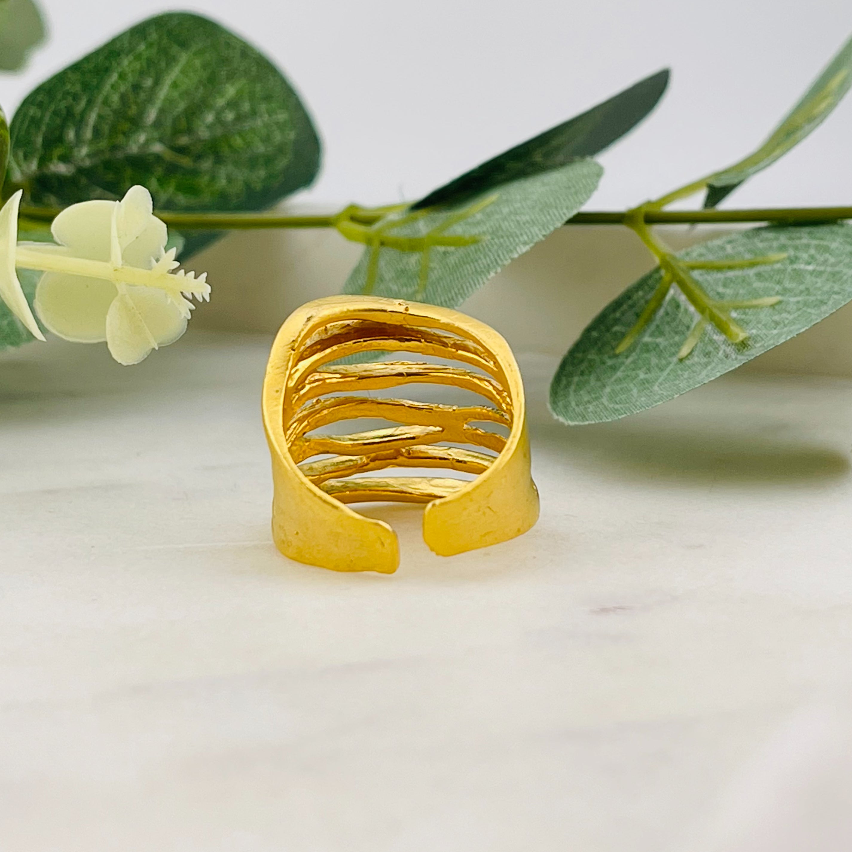 Breiter Boho Goldring organisch Cherin