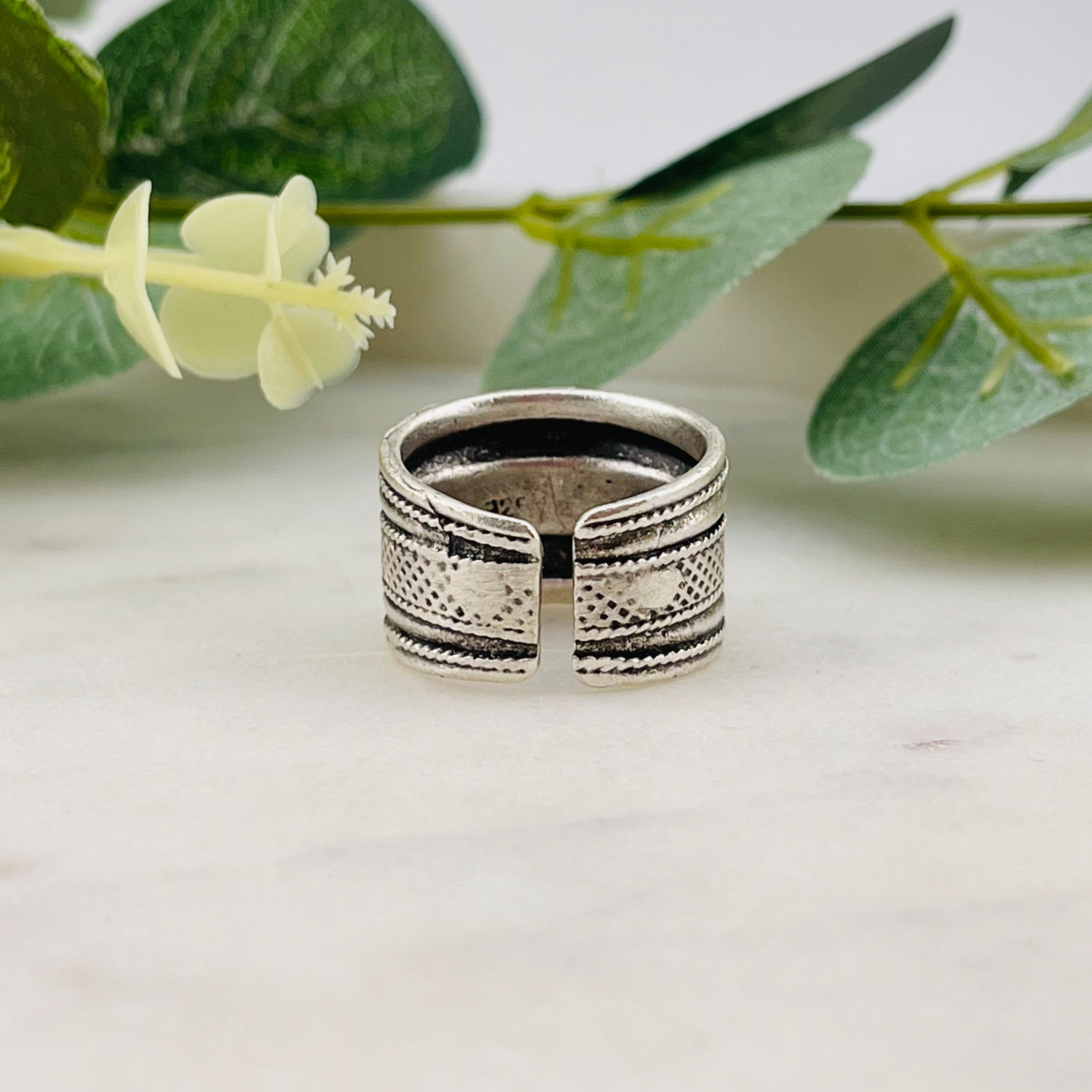 Breiter Fingerring Silber mit feinem Boho Muster Paula