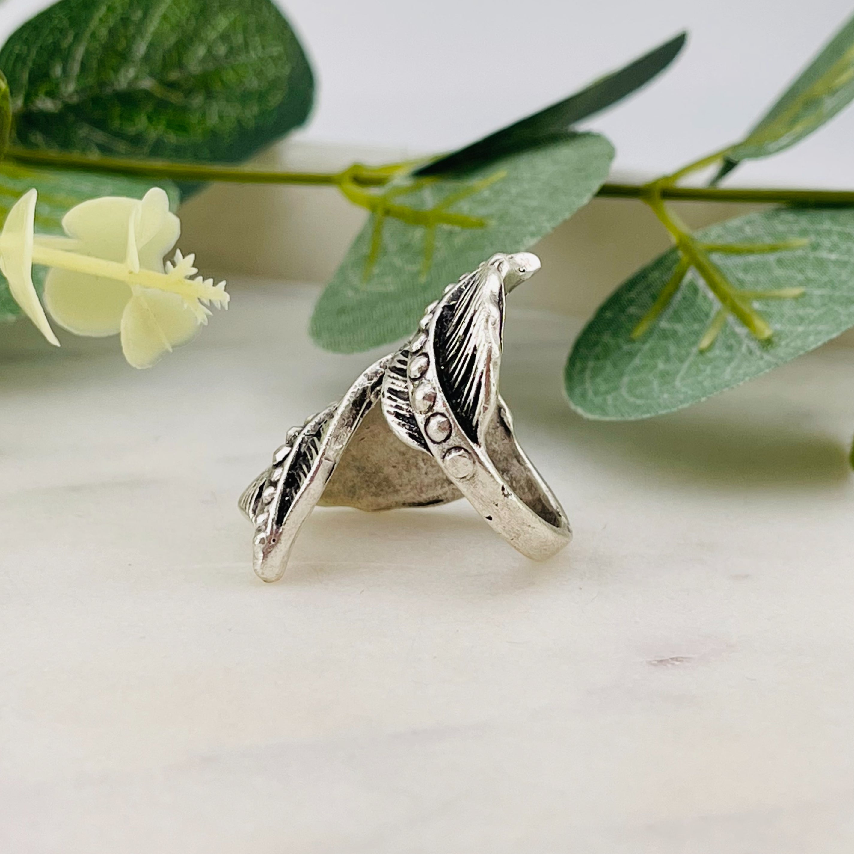 Silberner Fingerring Boho mit grossen Federn Harleen