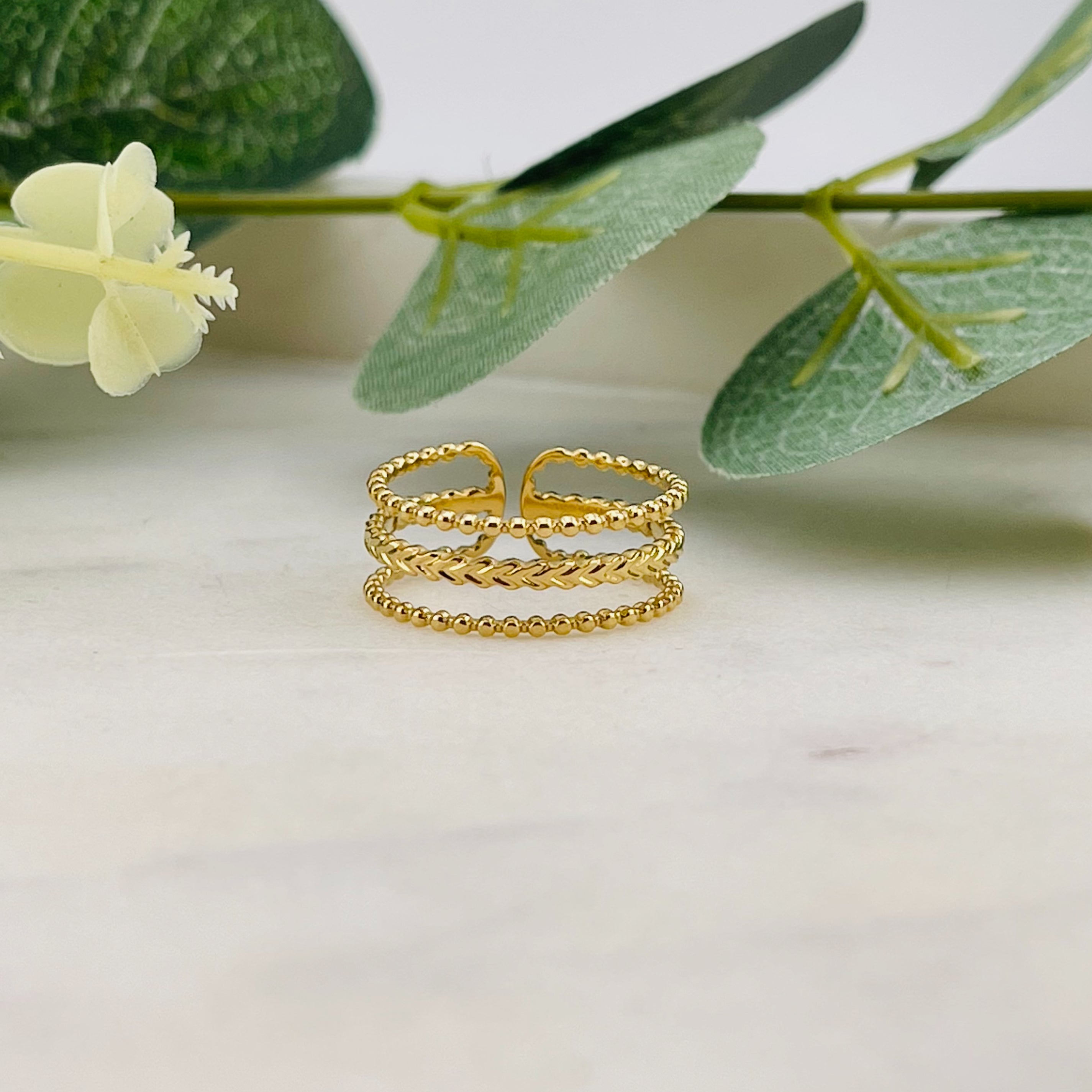 Boho Goldring mit drei feinen Kugelsträngen Anyama