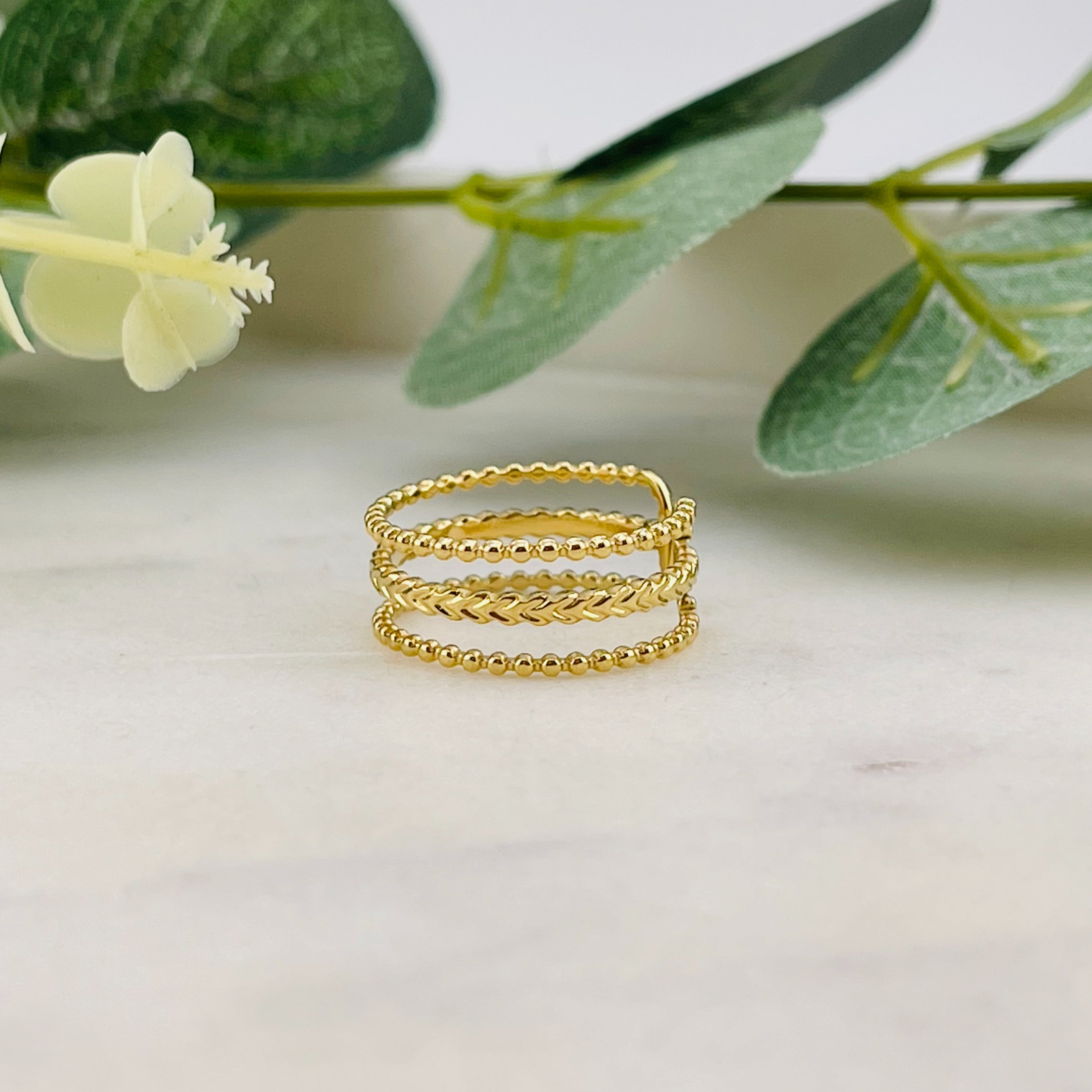 Boho Goldring mit drei feinen Kugelsträngen Anyama