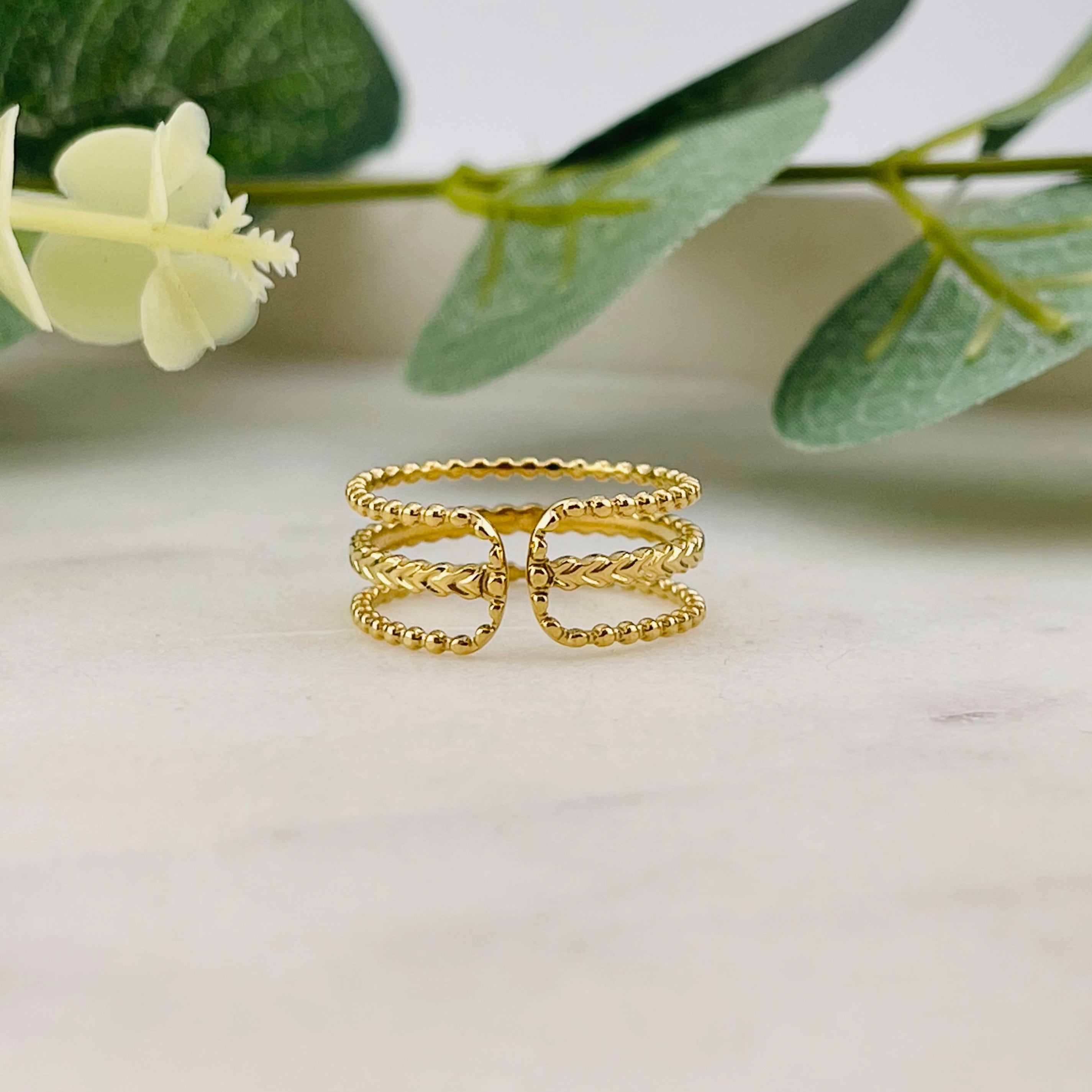 Boho Goldring mit drei feinen Kugelsträngen Anyama
